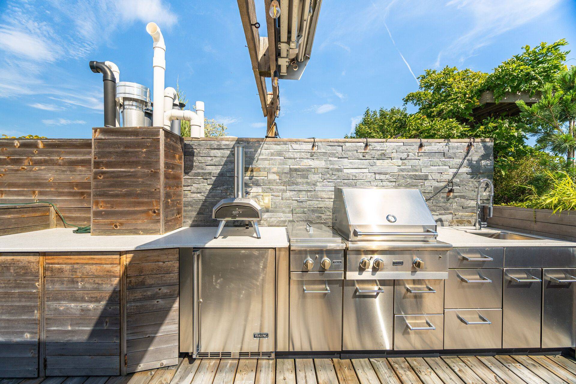 Toronto C01, ON M6J 2M5,62 Claremont ST #3