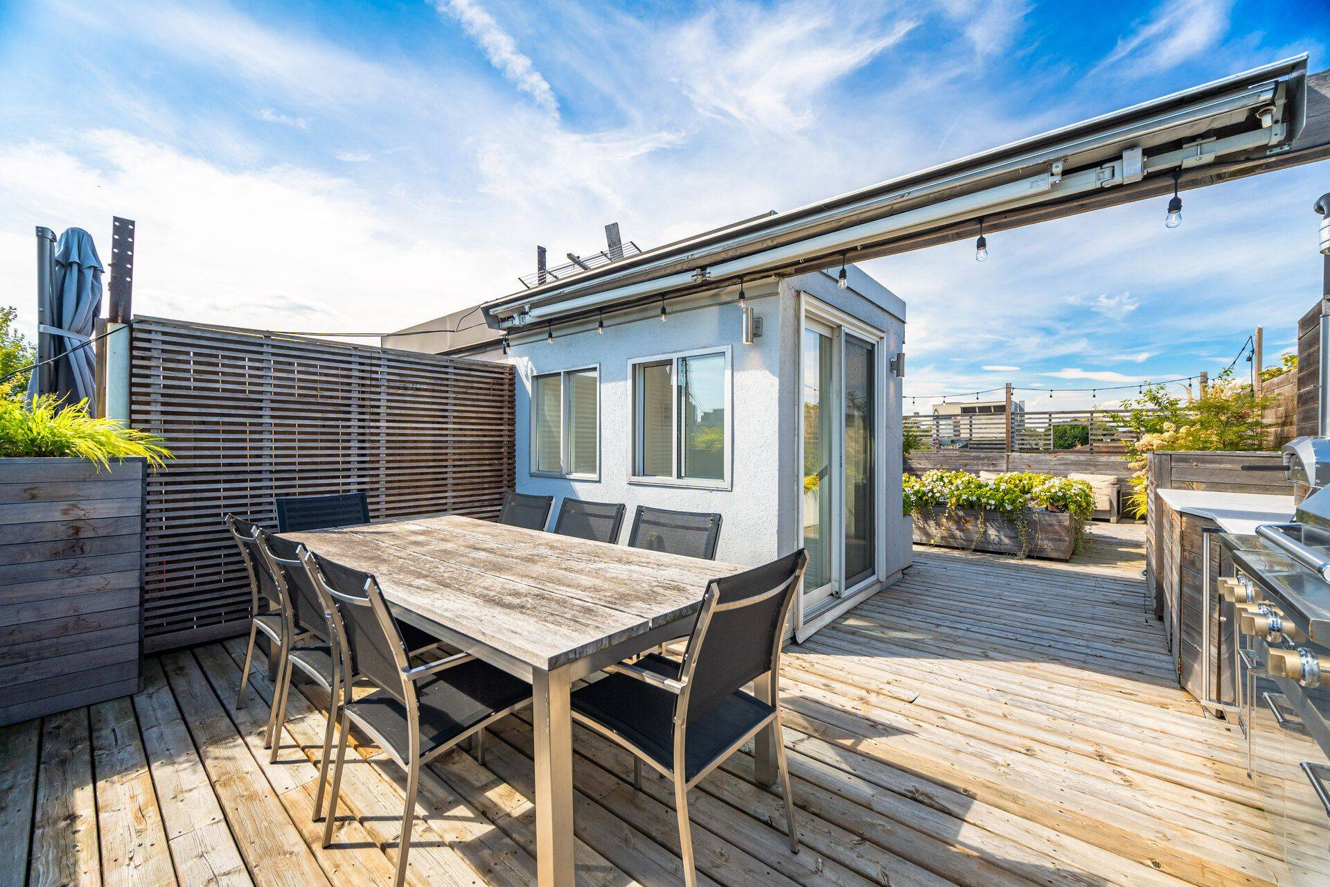 Toronto C01, ON M6J 2M5,62 Claremont ST #3