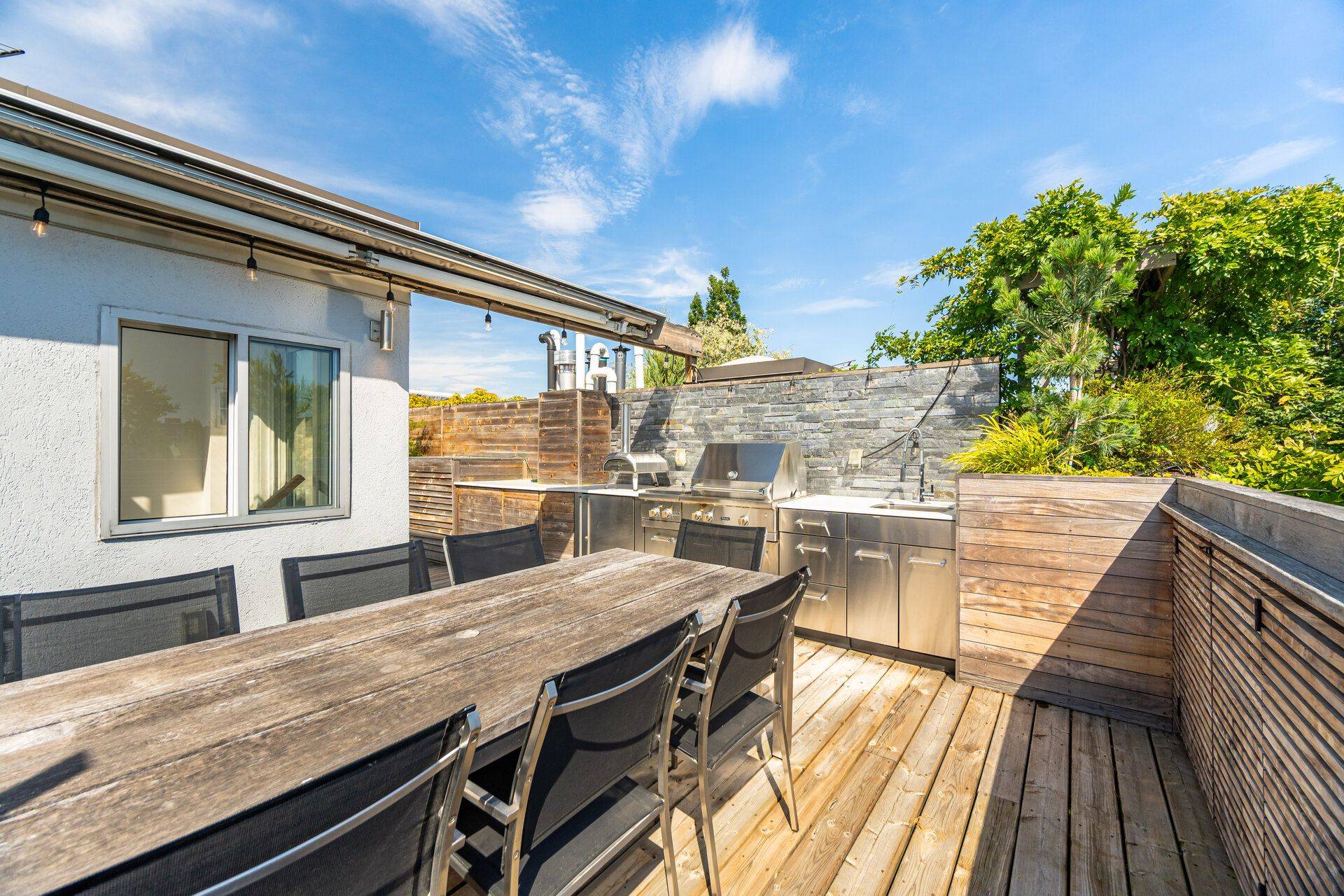 Toronto C01, ON M6J 2M5,62 Claremont ST #3