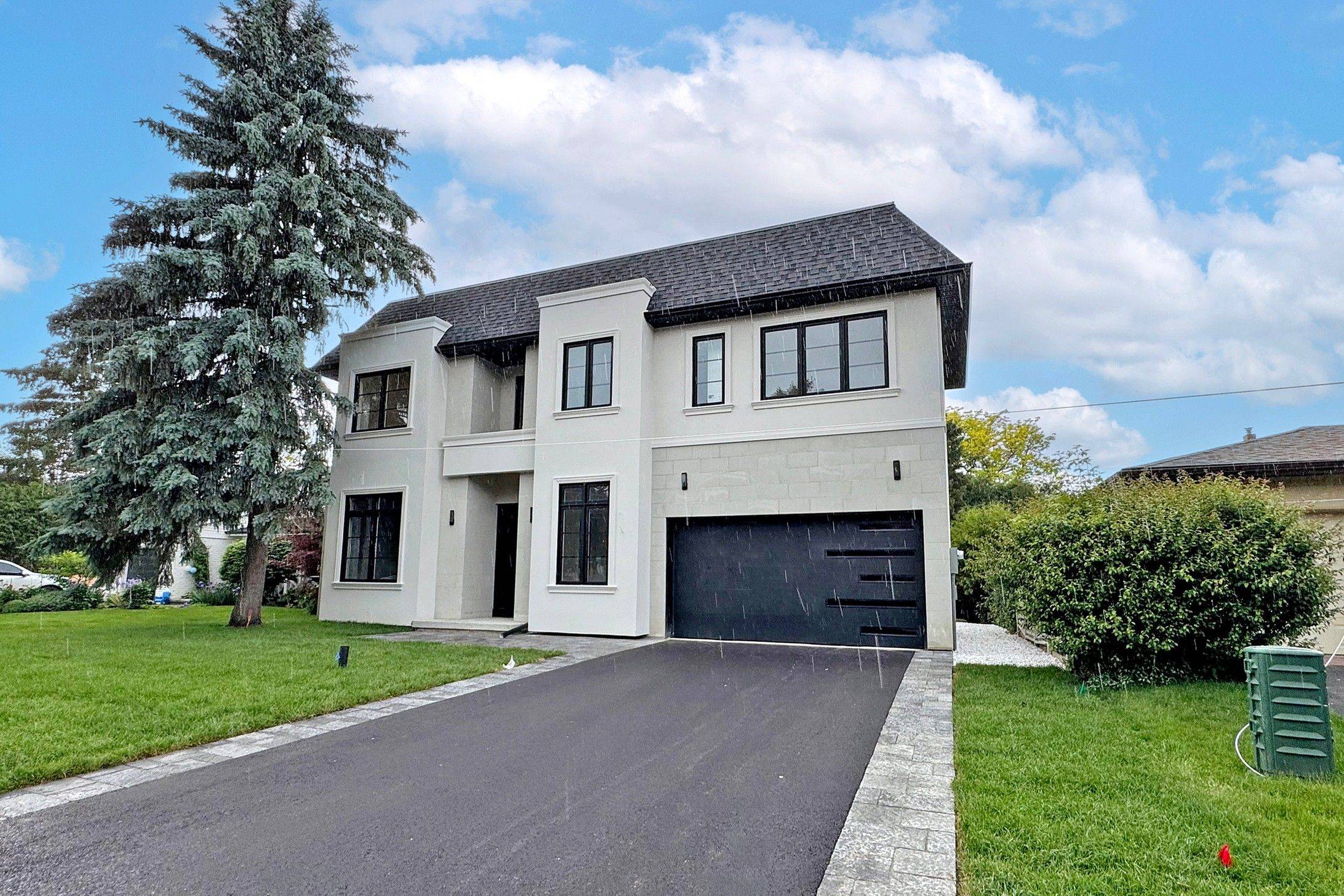 Aurora, ON L4G 3N8,32 Cossar AVE