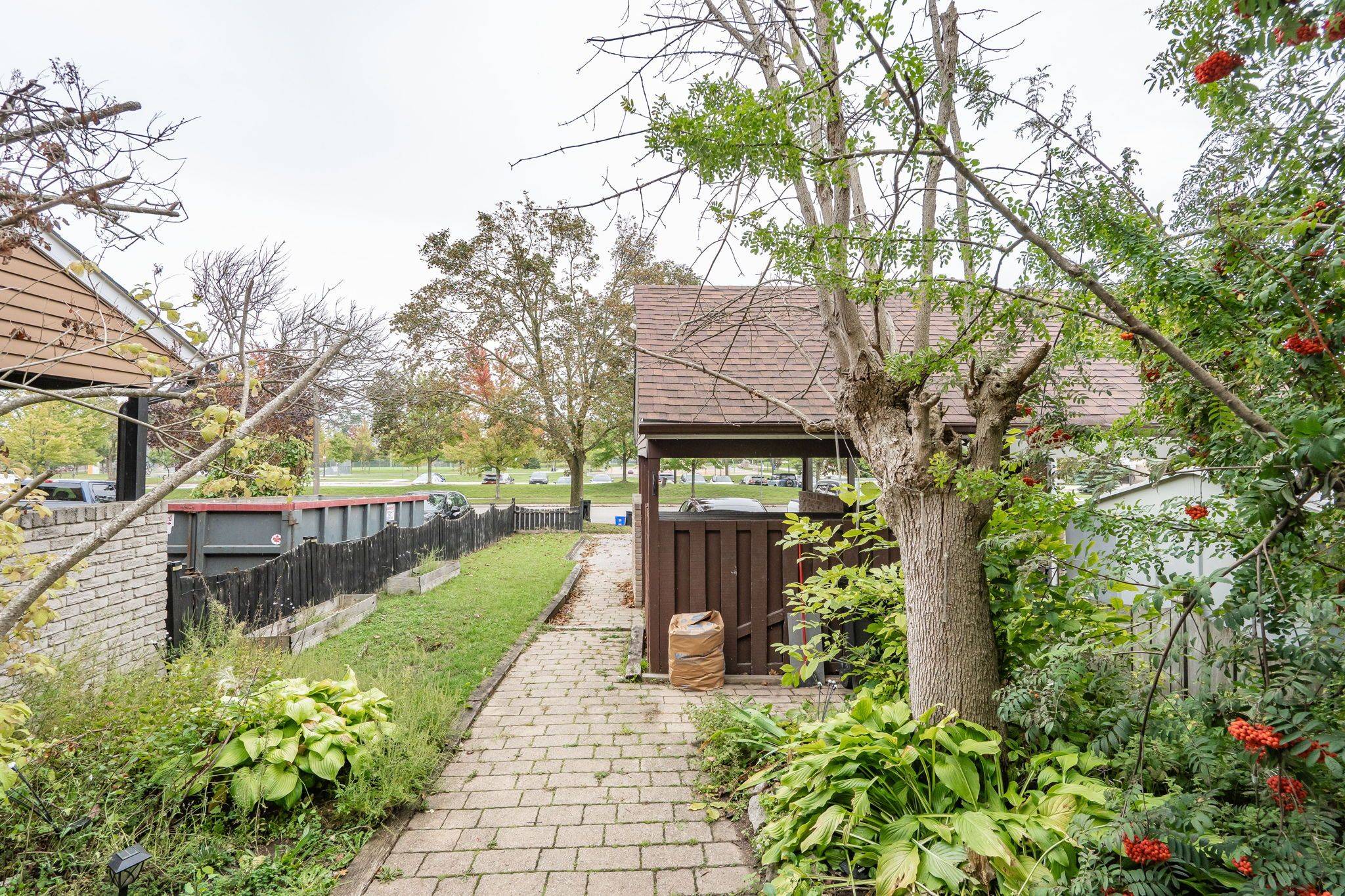 Barrie, ON L4N 5B1,34 Lampman LN