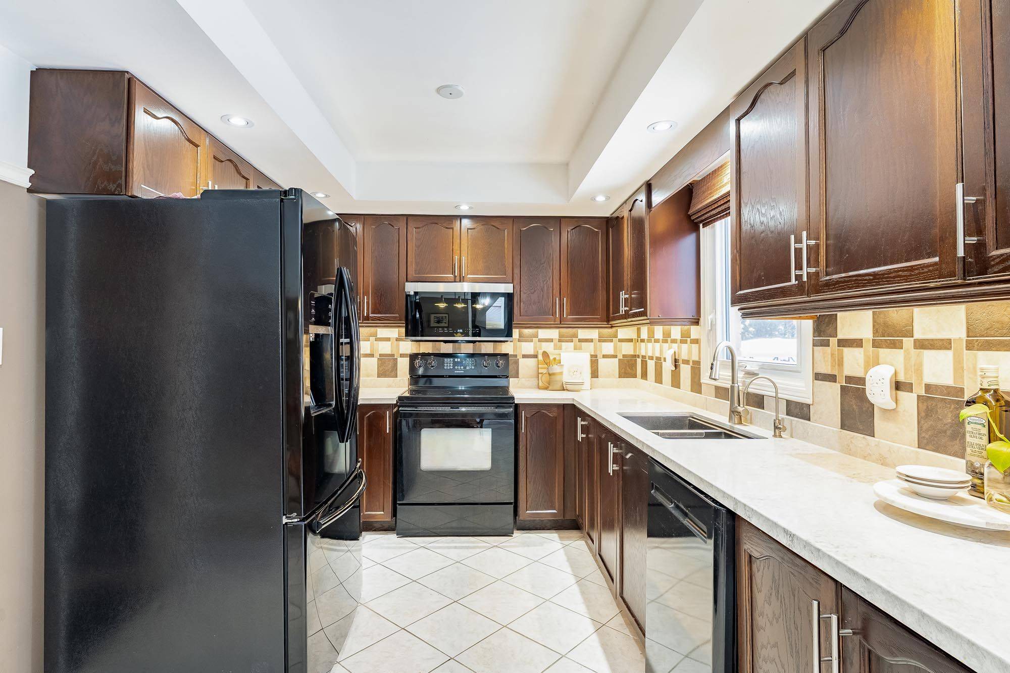 Orillia, ON L3V 7P7,363 Grenville AVE