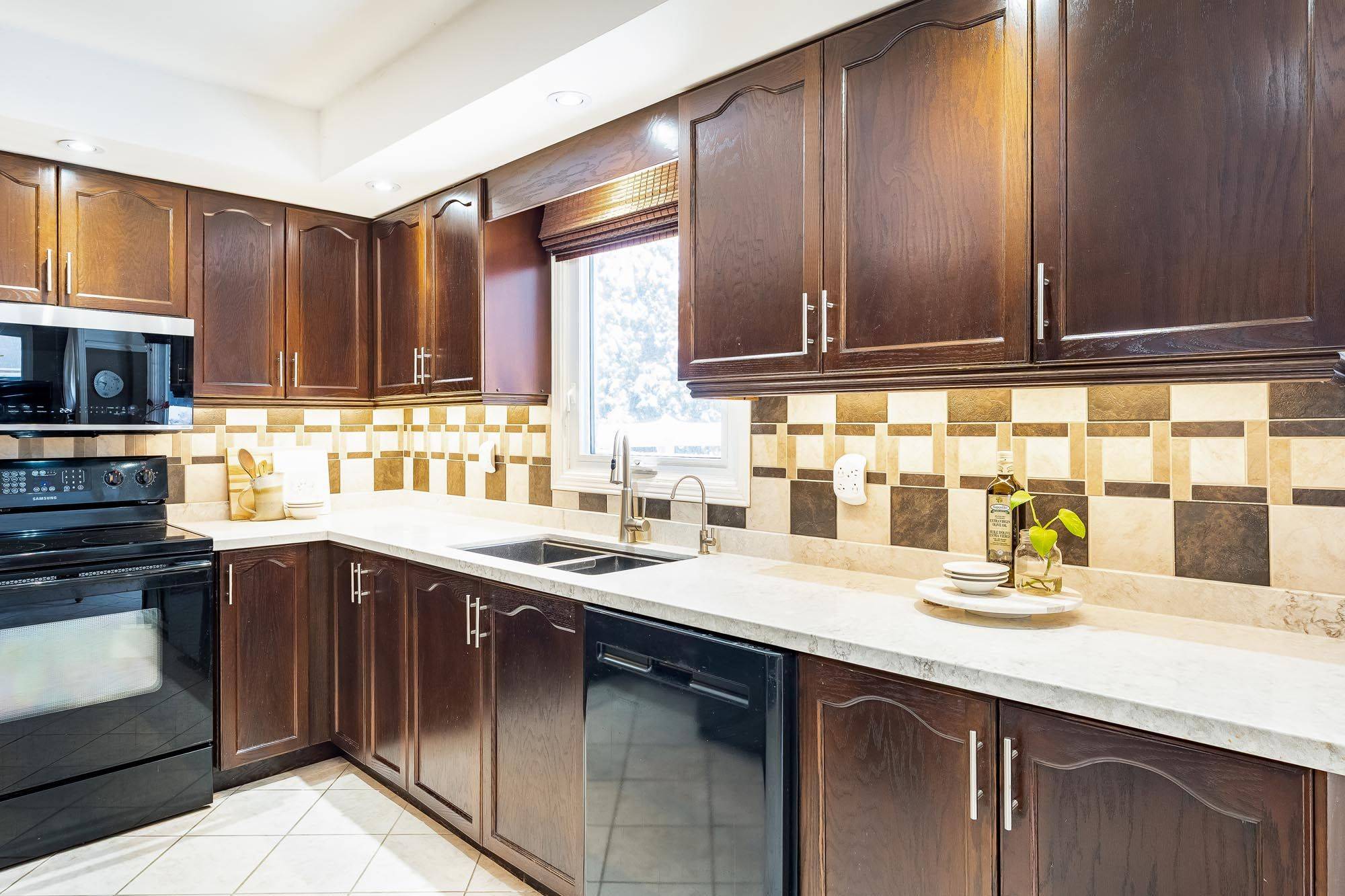 Orillia, ON L3V 7P7,363 Grenville AVE