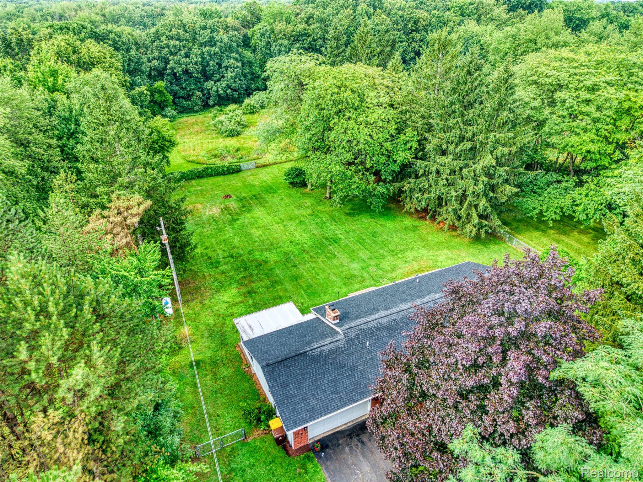 Bath, MI 48808,8077 Hunter RD