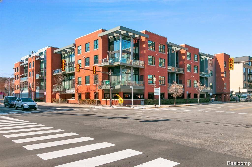 Royal Oak, MI 48067,111 N Main ST #204