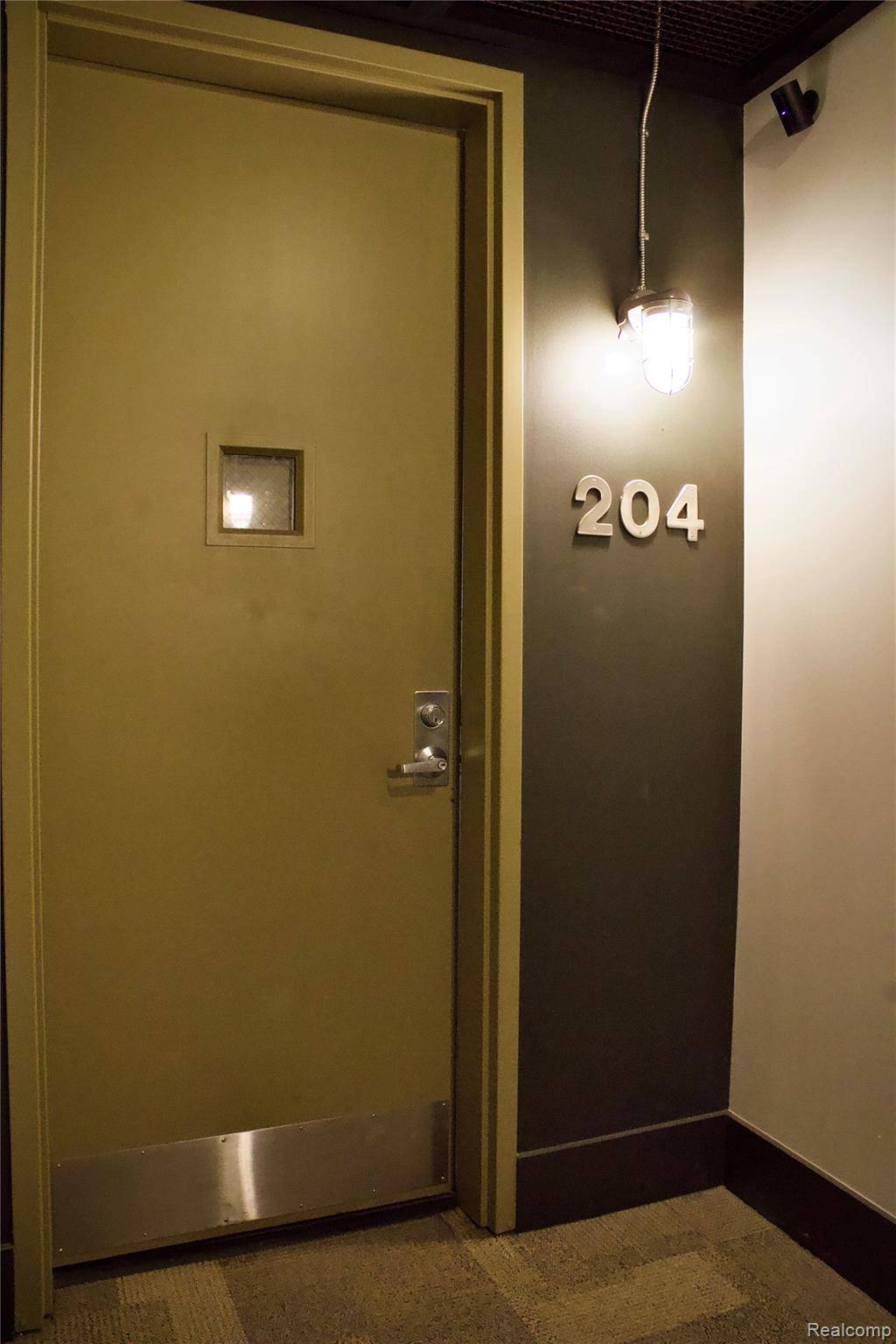 Royal Oak, MI 48067,111 N Main ST #204