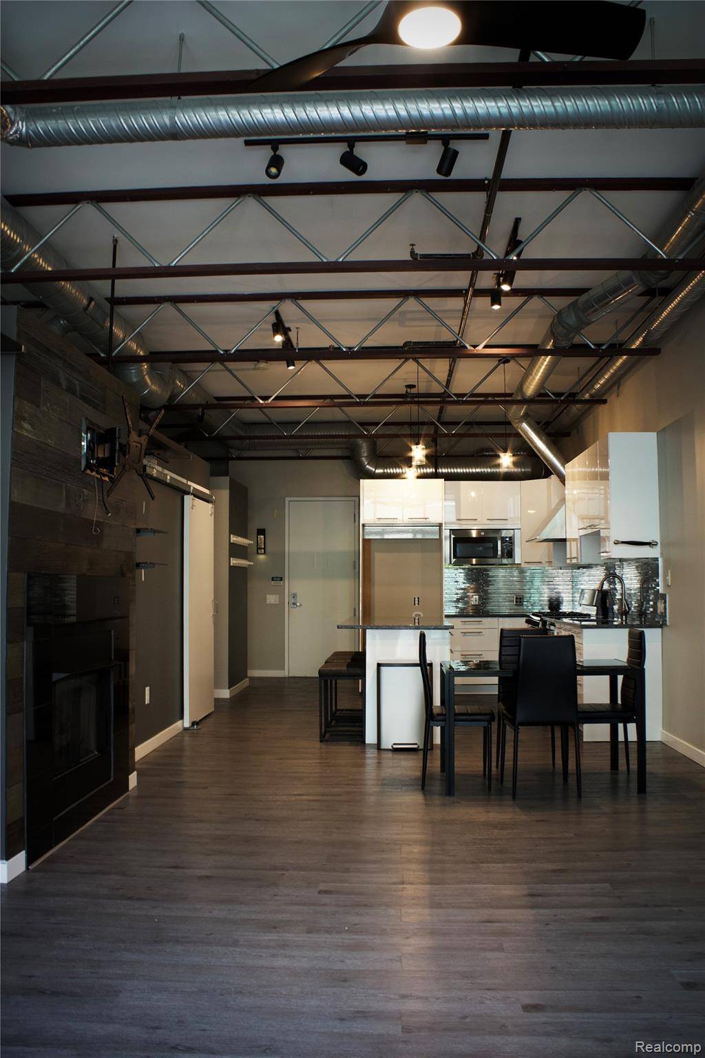 Royal Oak, MI 48067,111 N Main ST #204