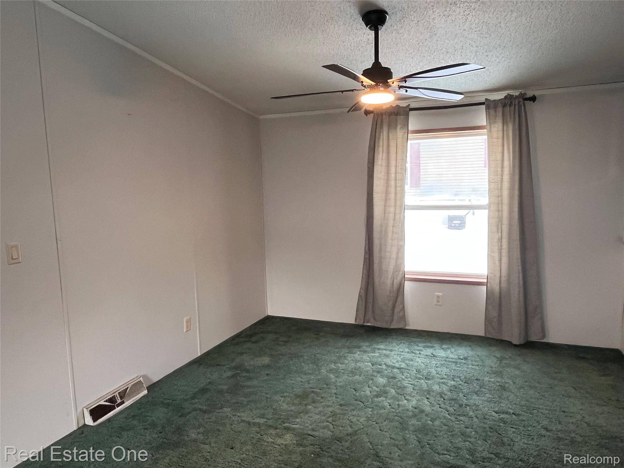 Oxford, MI 48371,211 Lakeshore CIR