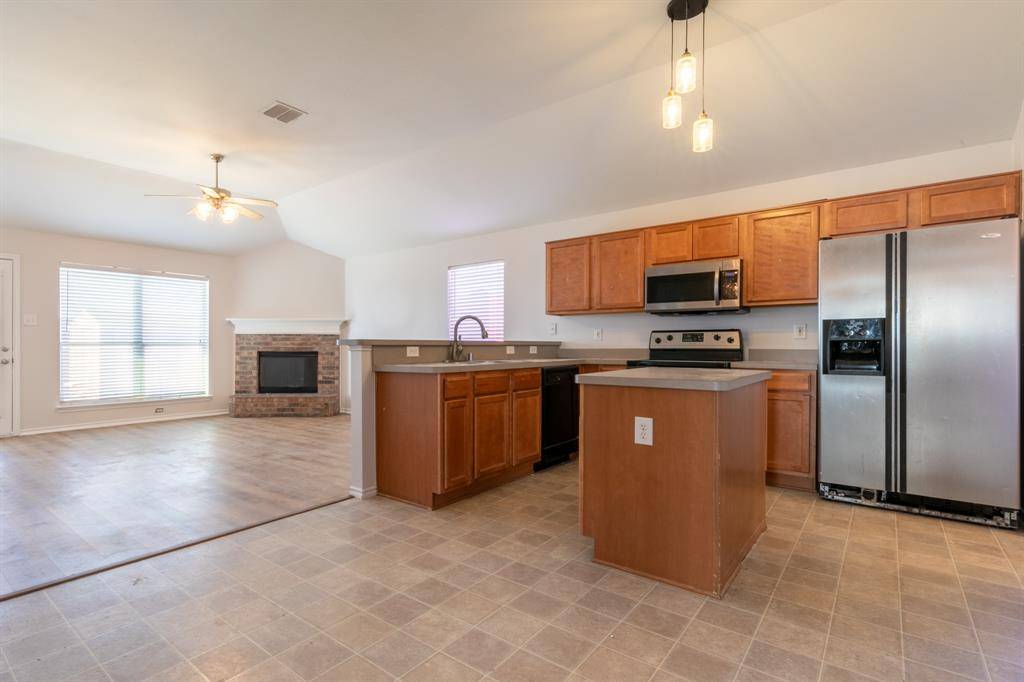 Burleson, TX 76028,959 Heather Street