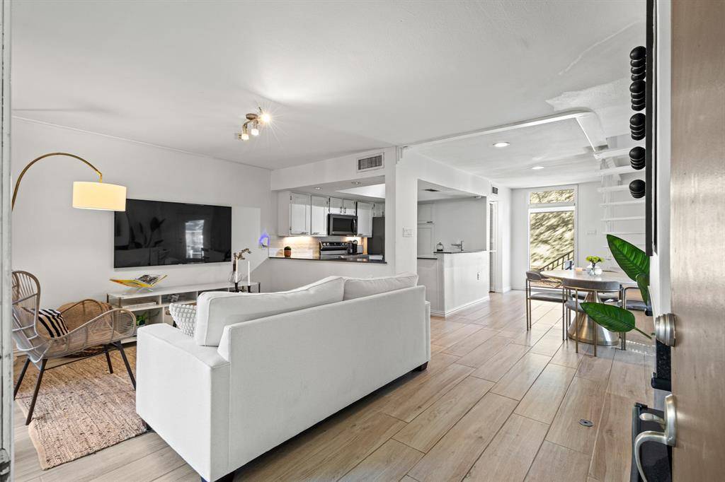 Dallas, TX 75204,3321 Cole Avenue #120