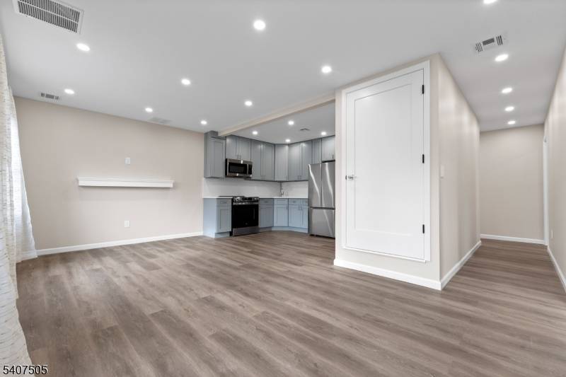 Rahway City, NJ 07065,80 E Emerson Ave