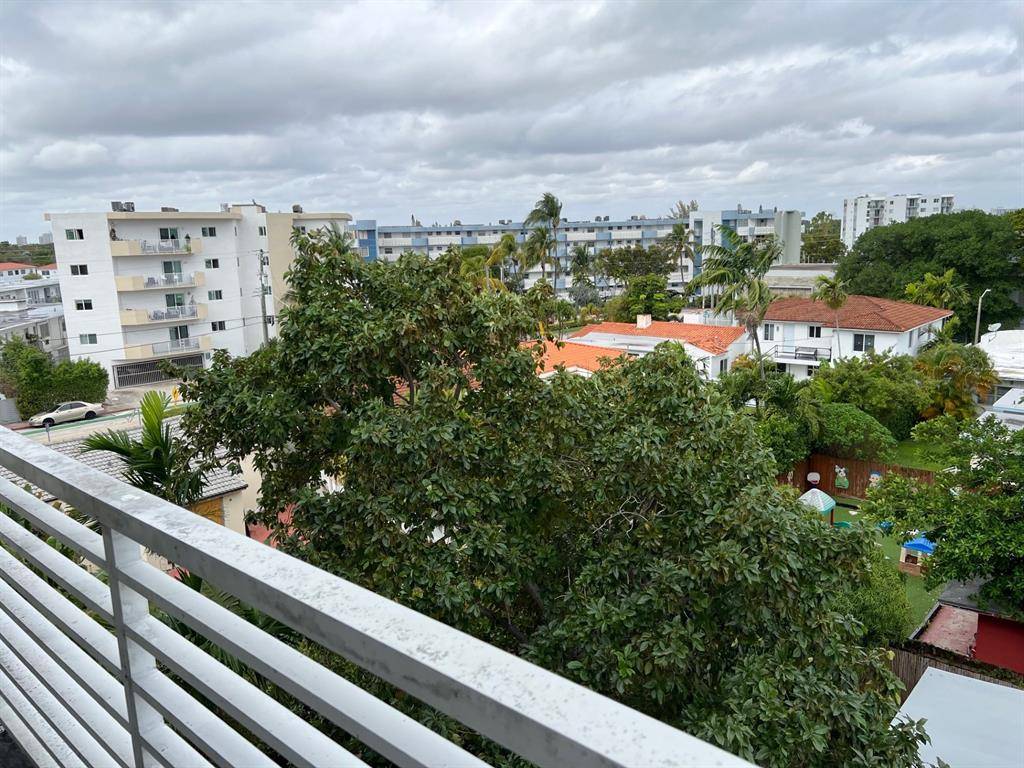 Miami Beach, FL 33141,7800 Carlyle Ave #5E