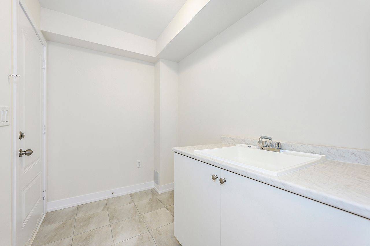 Richmond Hill, ON L4E 1G9,141 Credit LN