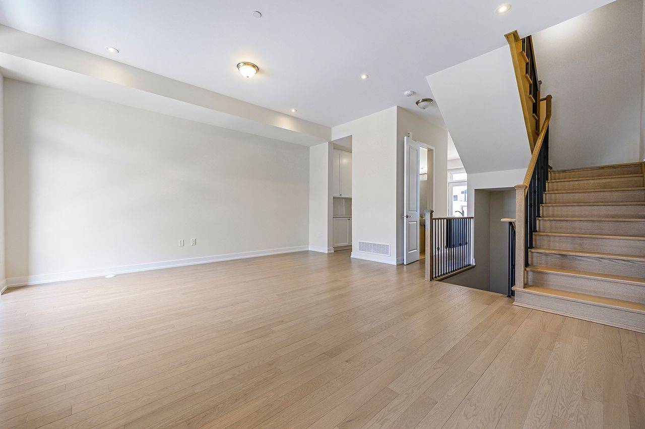 Richmond Hill, ON L4E 1G9,141 Credit LN