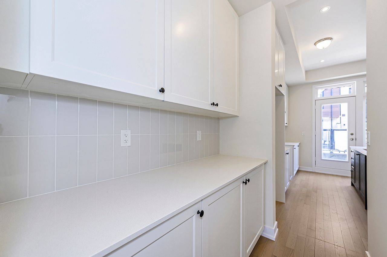 Richmond Hill, ON L4E 1G9,141 Credit LN