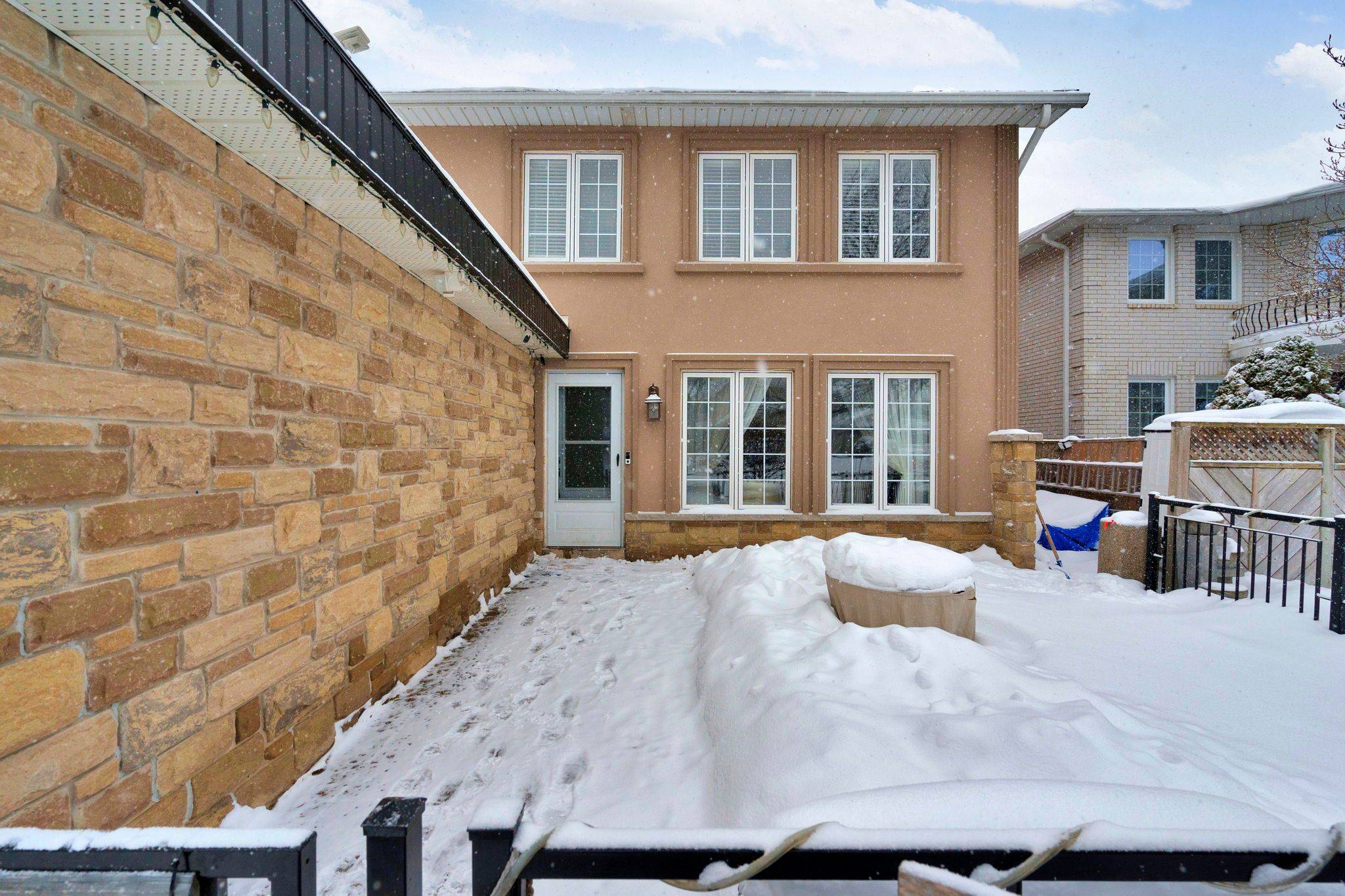 Brampton, ON L6S 2X5,23 Madrid CRES