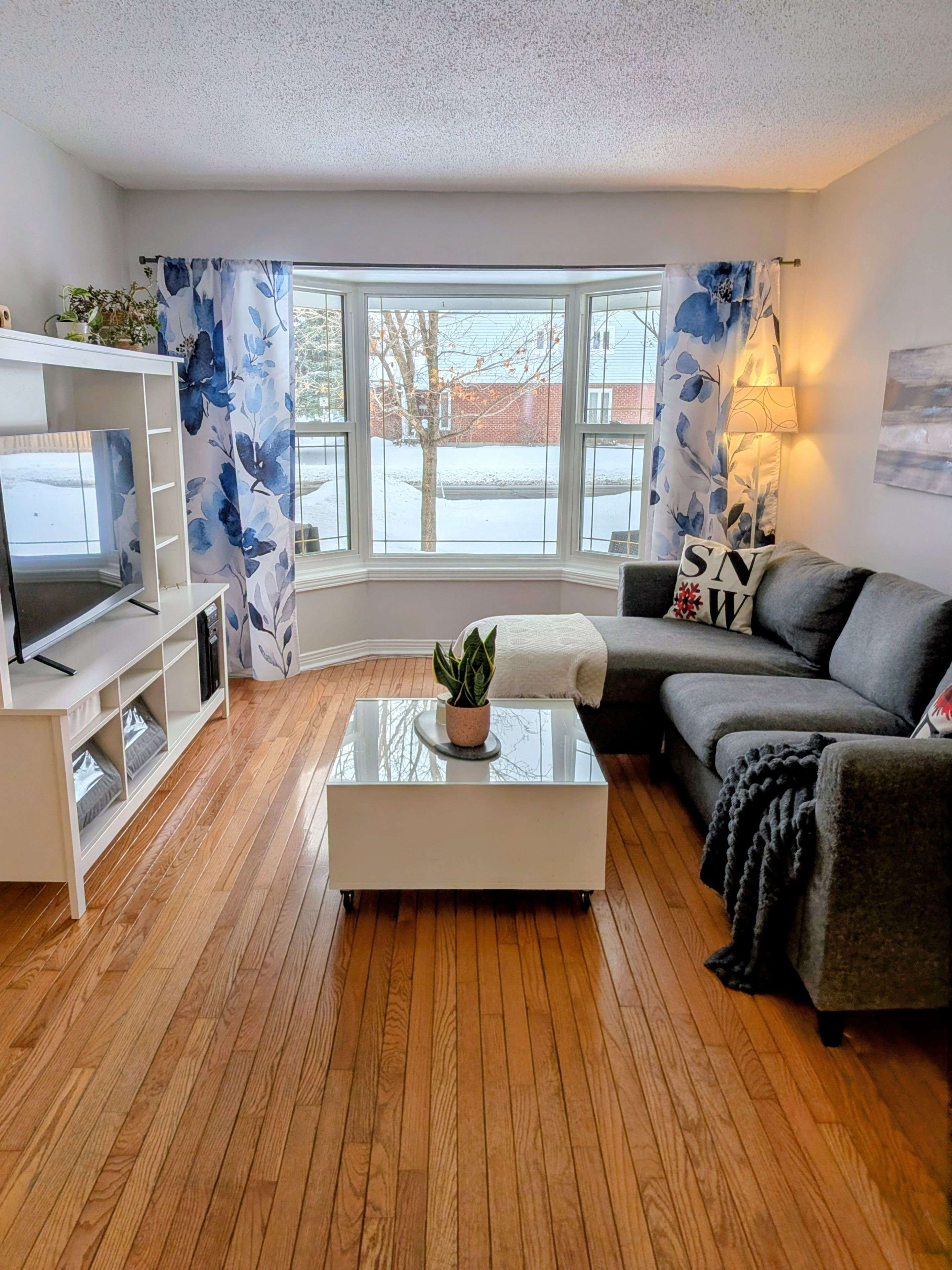 Barrhaven, ON K2J 2V5,48 Tartan DR