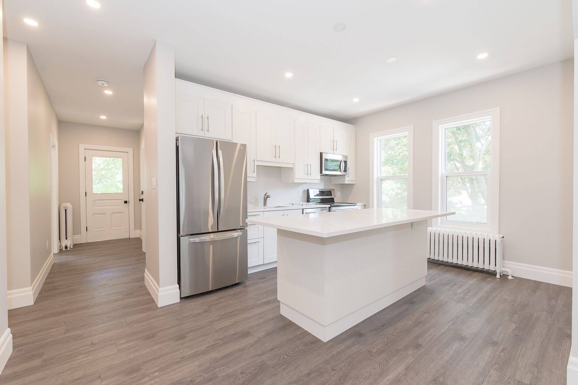 Kitchener, ON N2H 4Z2,113 Young ST #3