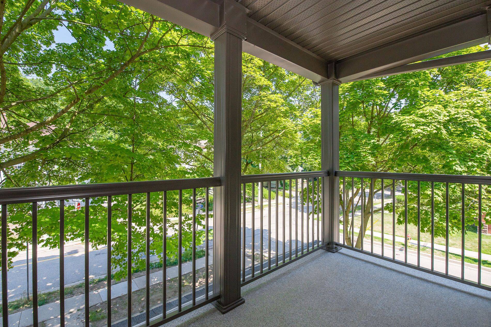 Kitchener, ON N2H 4Z2,113 Young ST #3