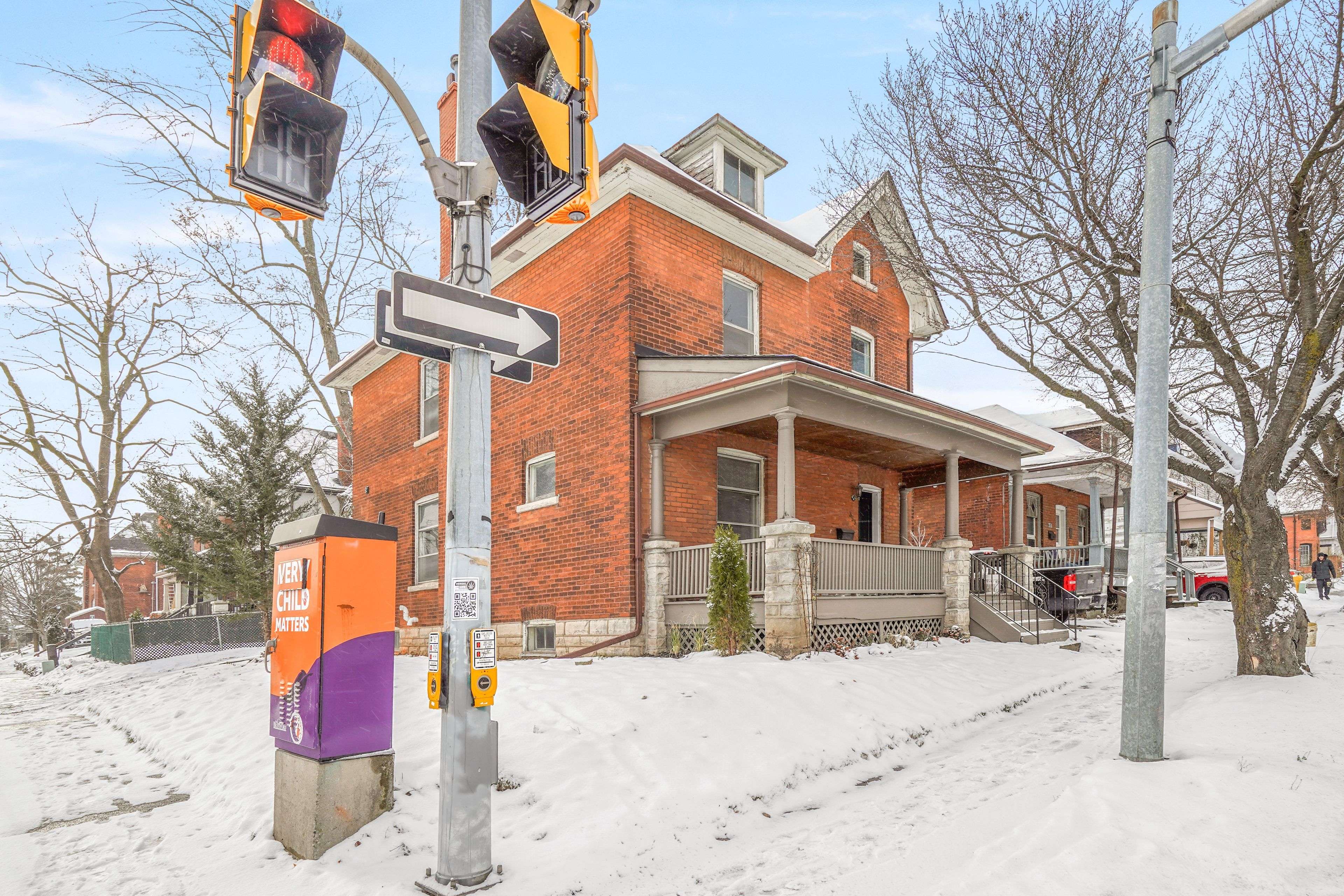 Brantford, ON N3S 3V9,353 Dalhousie ST