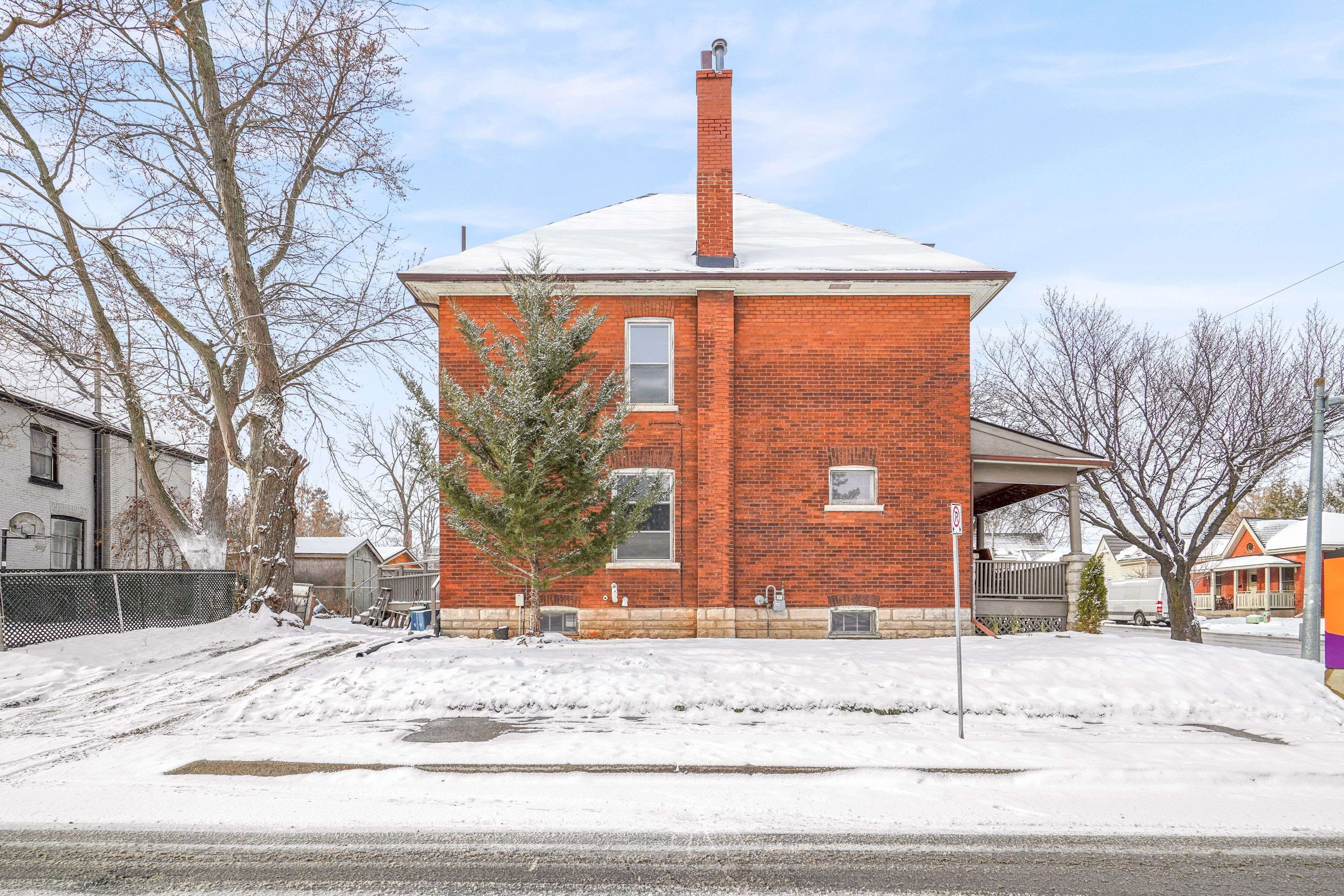 Brantford, ON N3S 3V9,353 Dalhousie ST