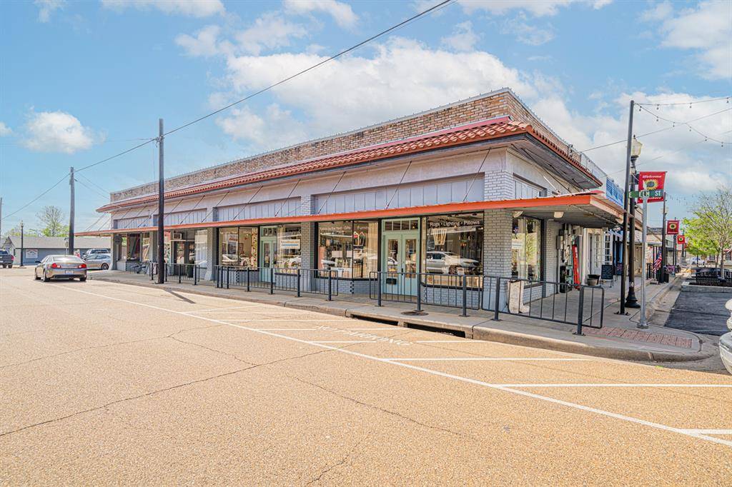 Winnsboro, TX 75494,114 E Elm