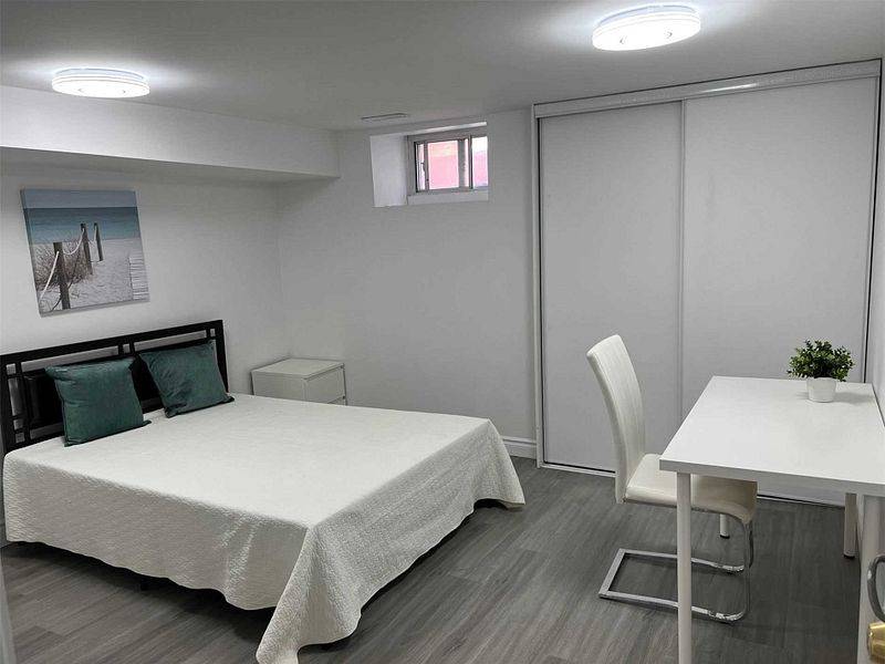 Toronto C01, ON M5T 2B9,12 Glasgow ST #Bsmt