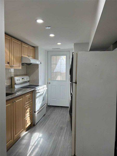 Toronto C01, ON M5T 2B9,12 Glasgow ST #Bsmt