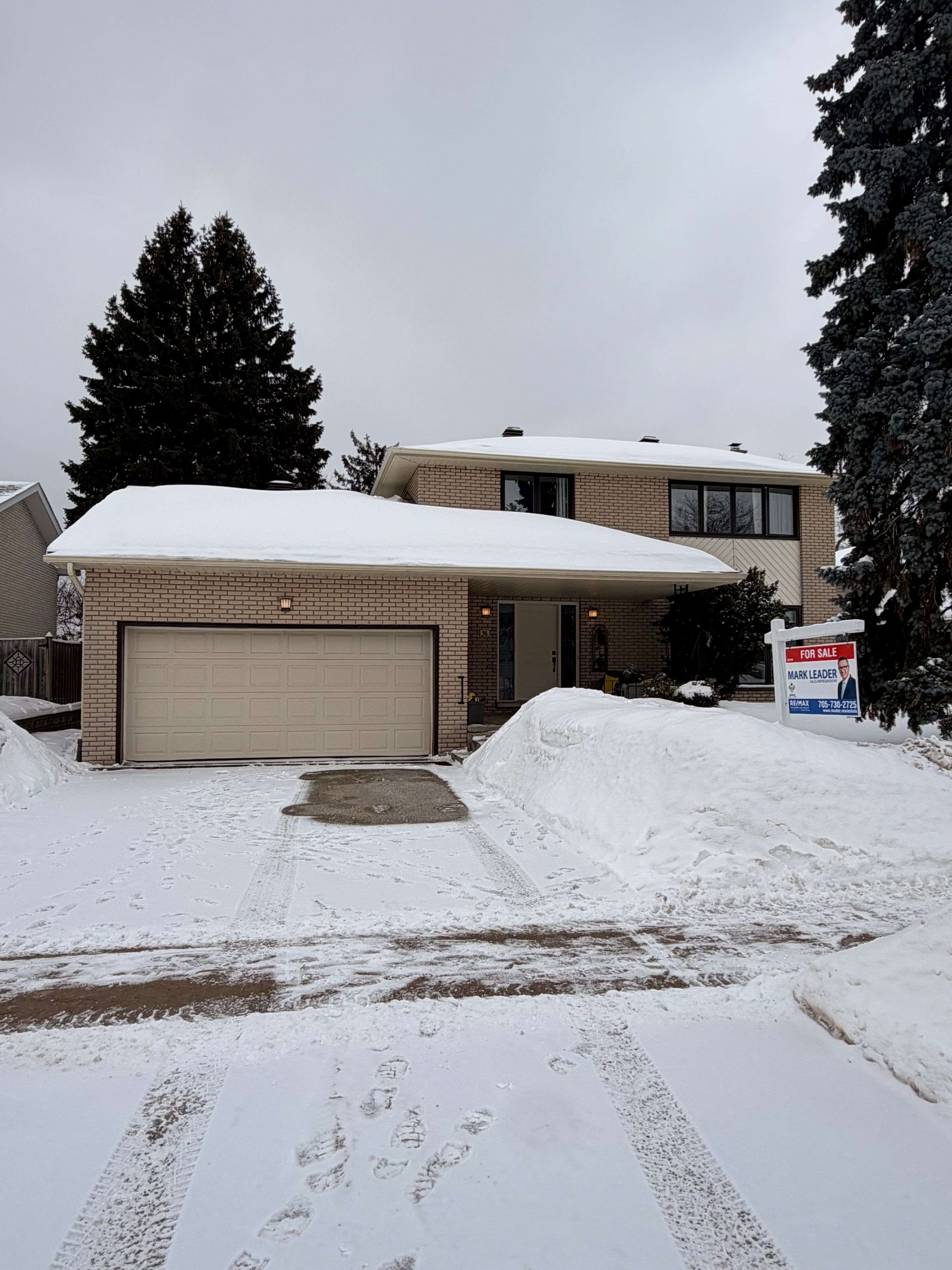 56 Marshall ST, Barrie, ON L4N 3S7