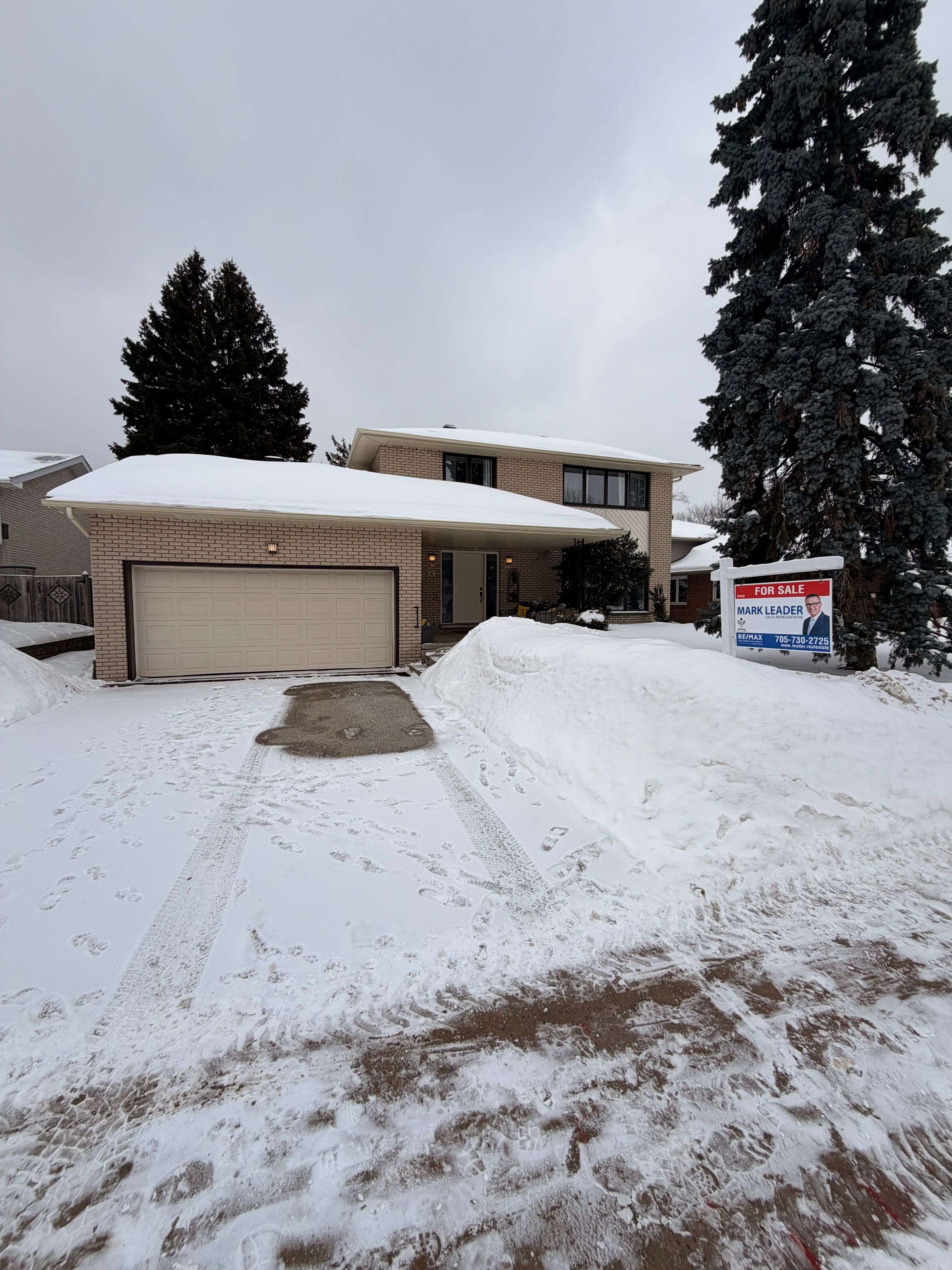 56 Marshall ST, Barrie, ON L4N 3S7