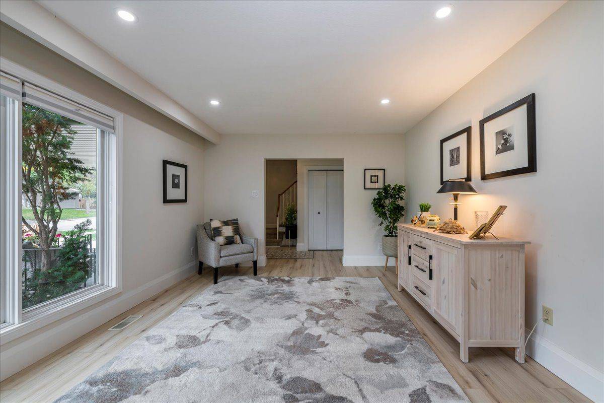 56 Marshall ST, Barrie, ON L4N 3S7