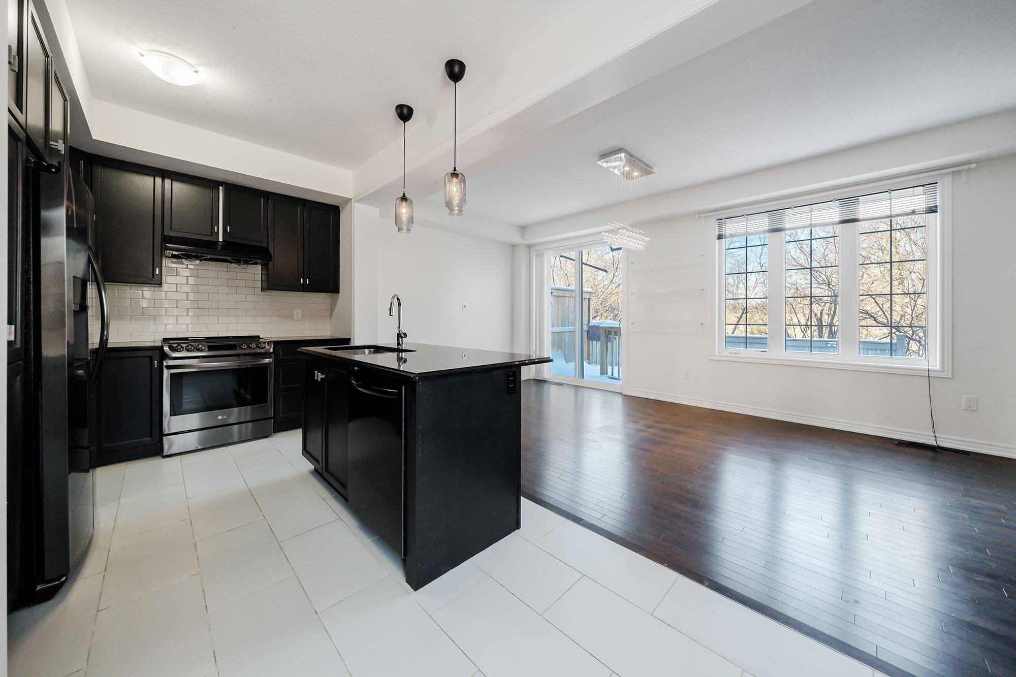 Oakville, ON L6H 0X1,3349 Mockingbird Common