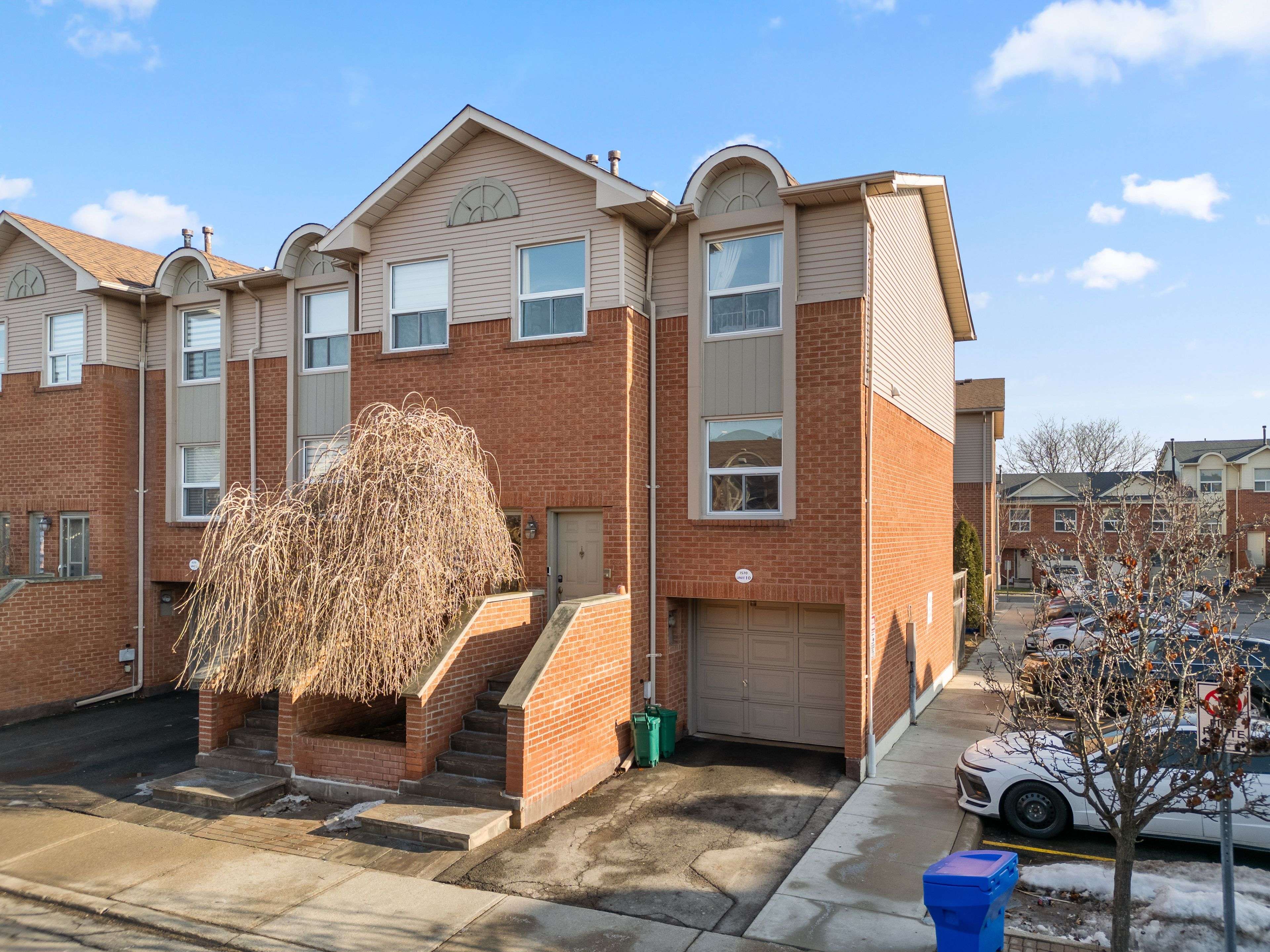 Oakville, ON L6M 3J3,1570 Reeves Gate #10