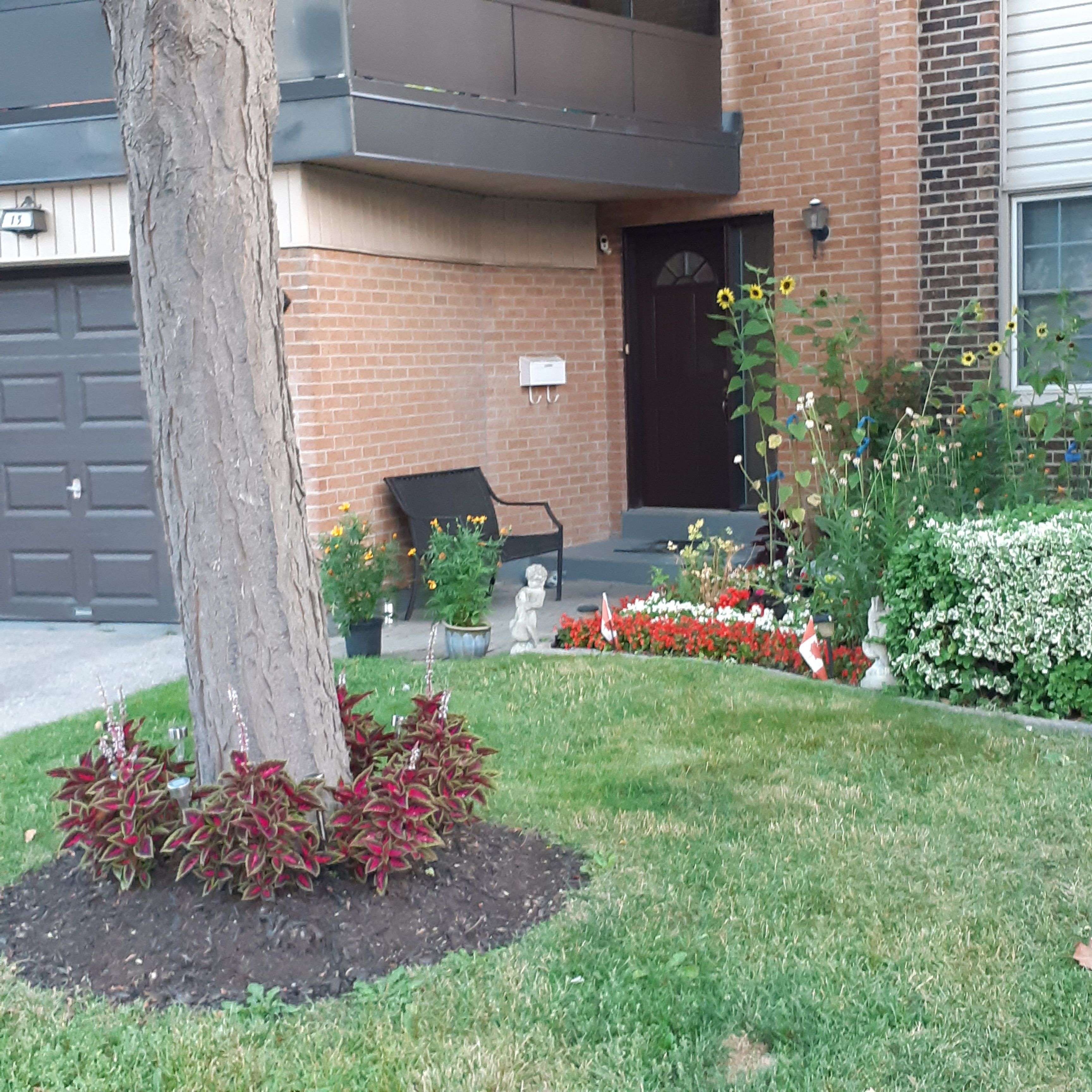 Mississauga, ON L4W 2S8,2120 Rathburn RD E #13