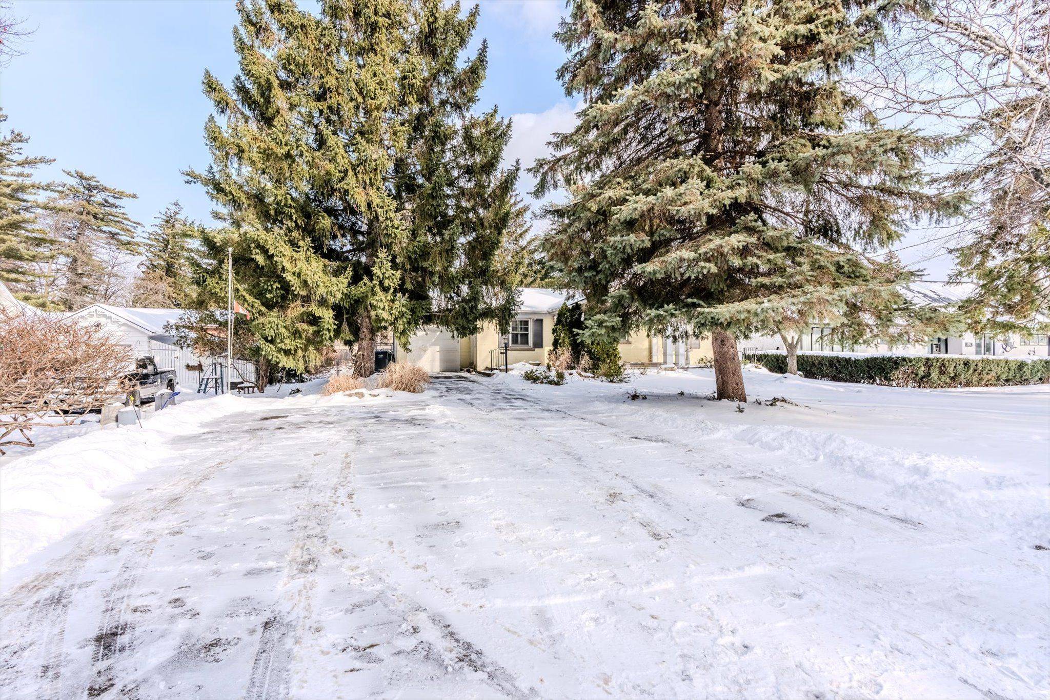 Mississauga, ON L5J 2W4,1273 Clarkson RD