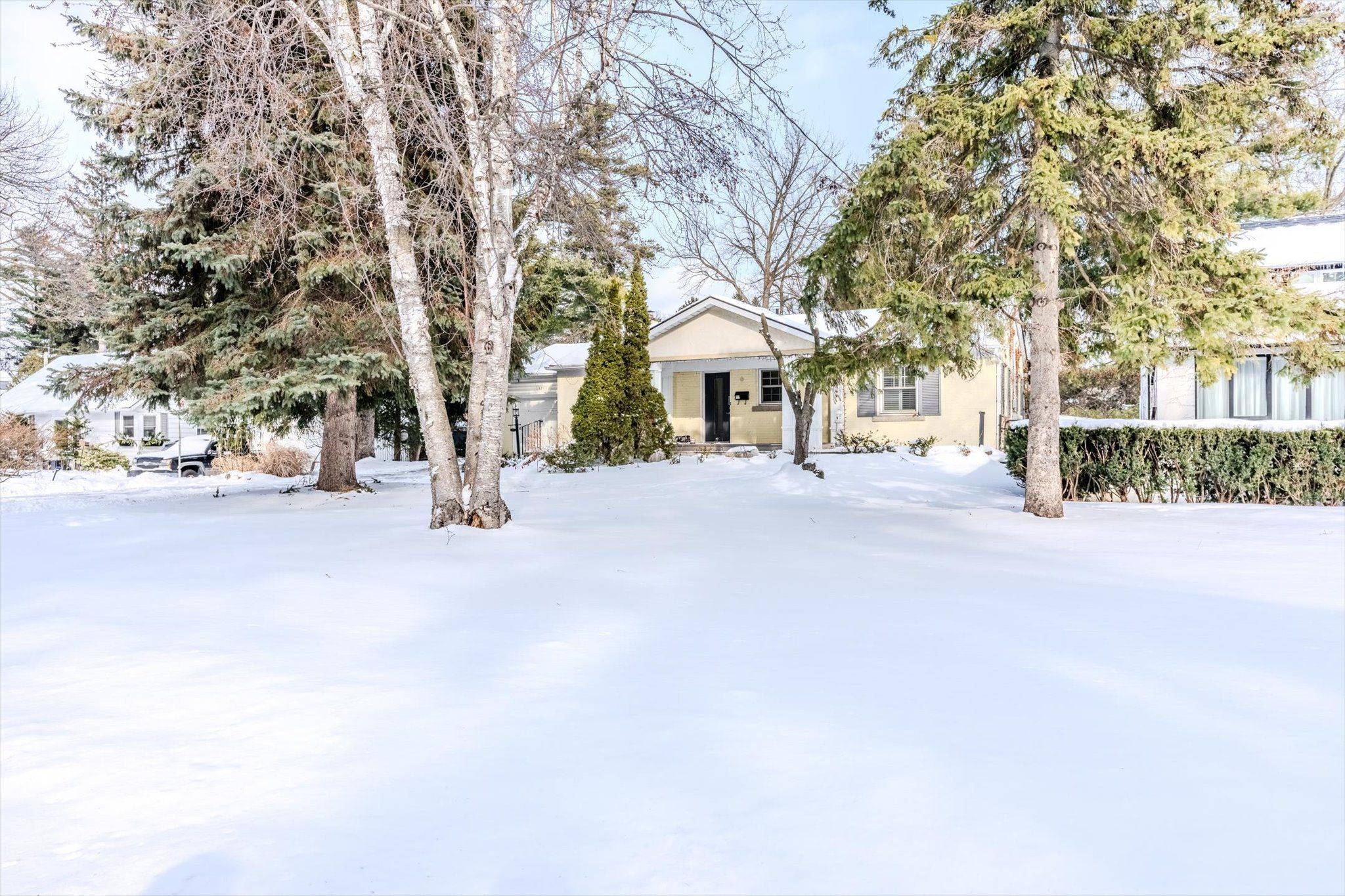 Mississauga, ON L5J 2W4,1273 Clarkson RD