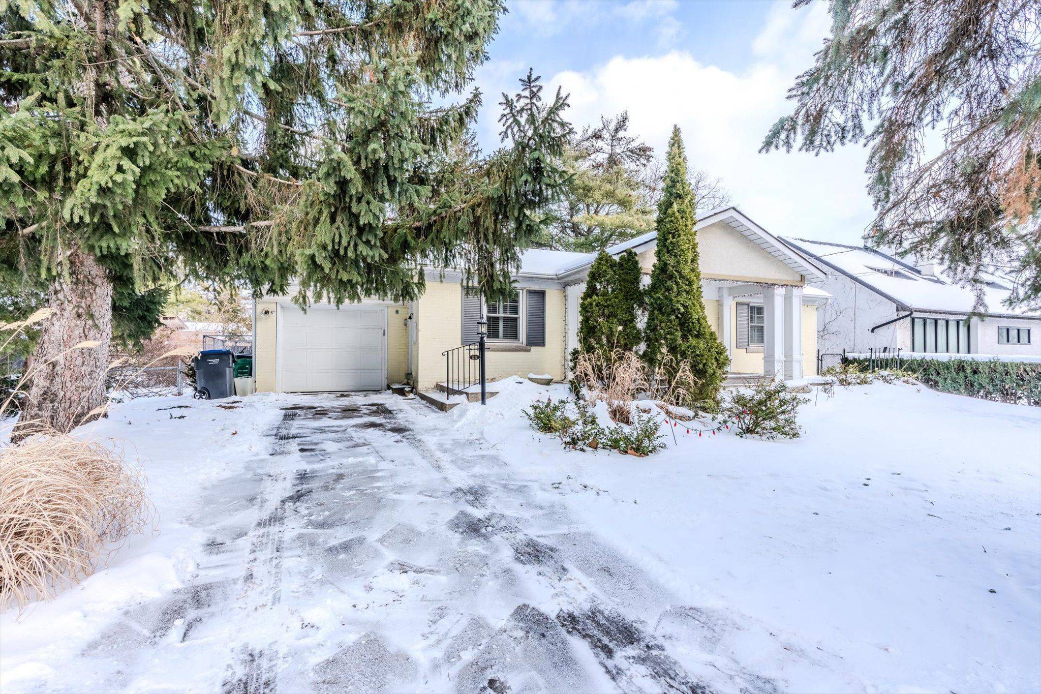 Mississauga, ON L5J 2W4,1273 Clarkson RD