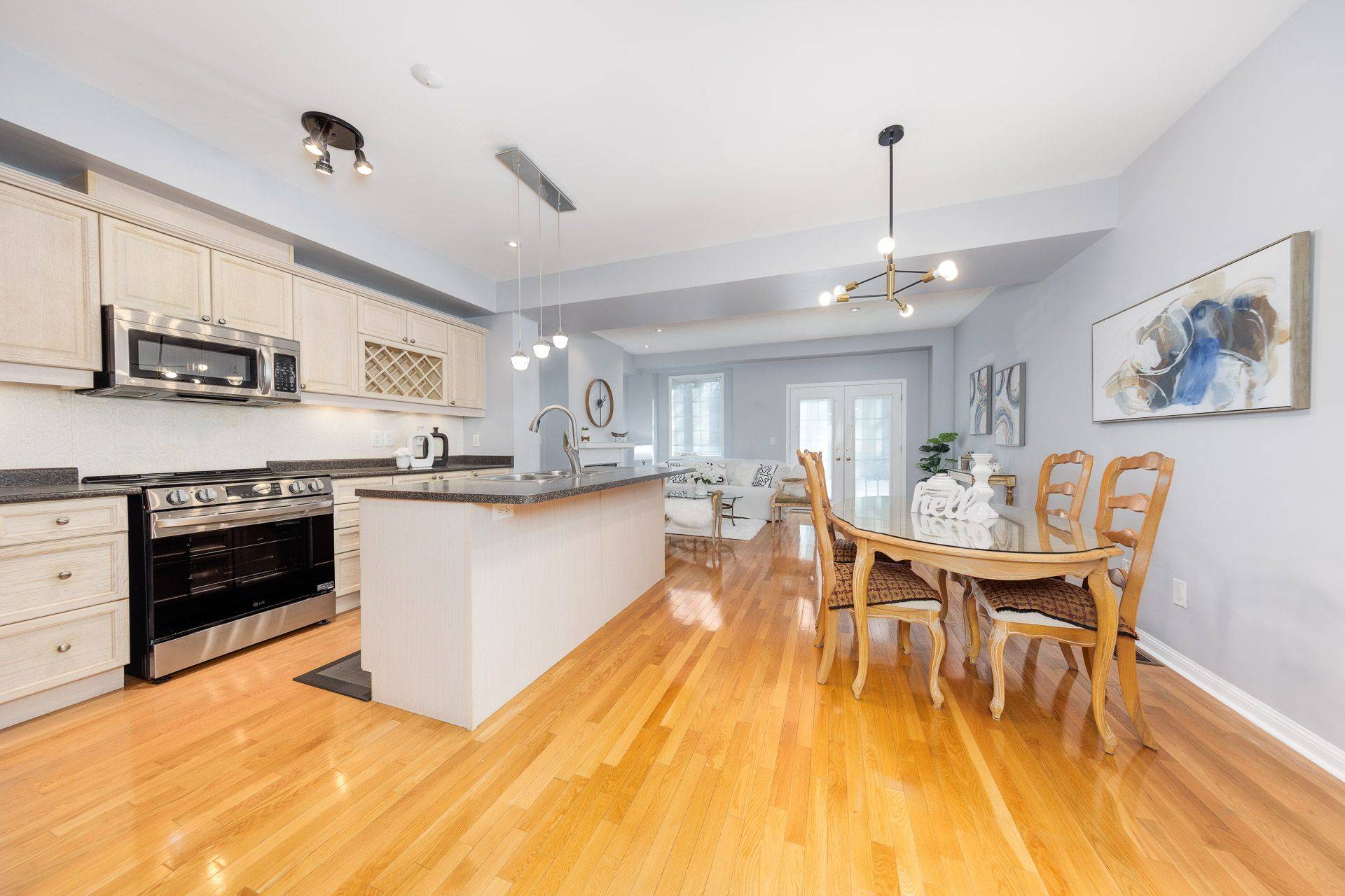 Mississauga, ON L5K 1V9,2401 Fifth Line W #8