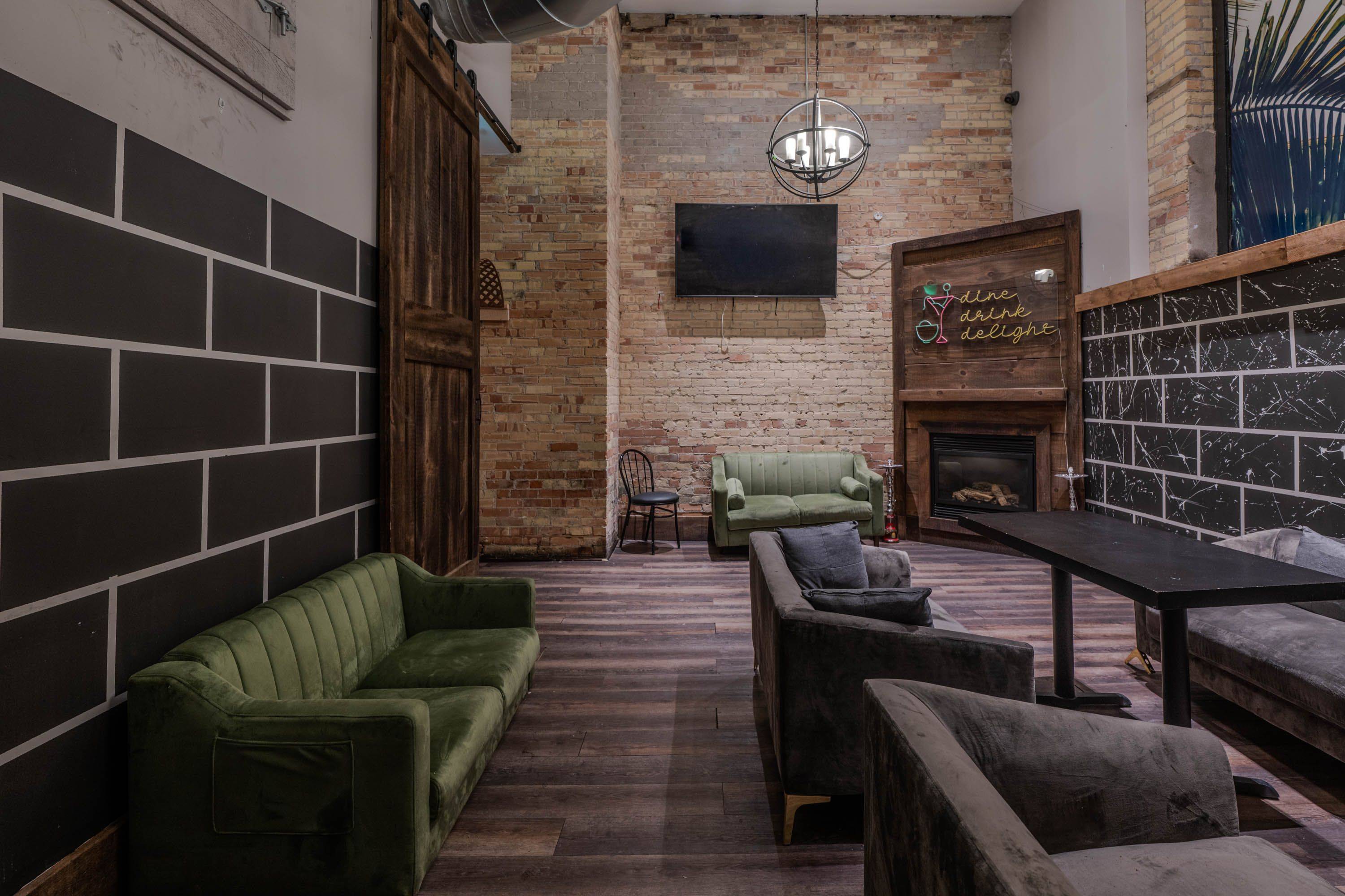 Kitchener, ON N2G 1A6,146 Kings ST