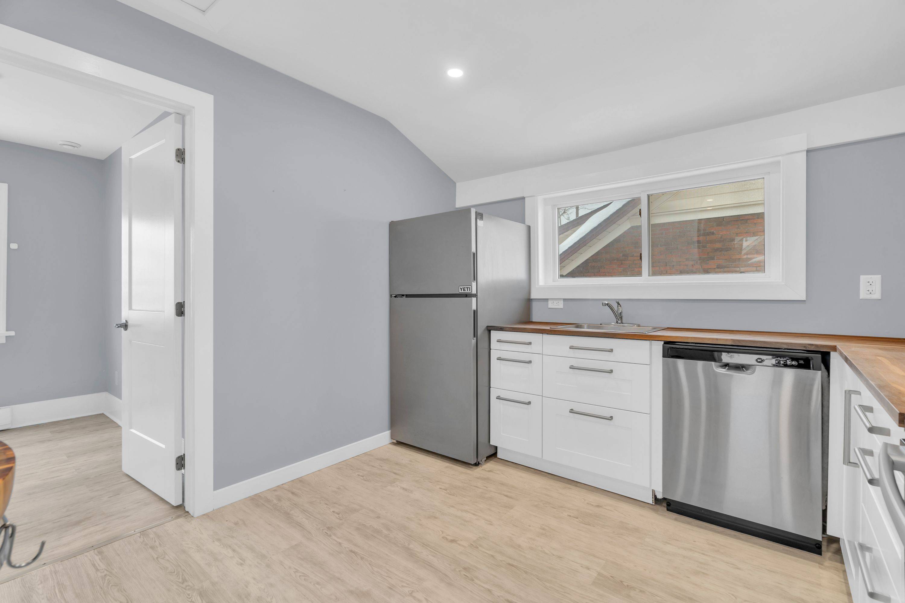 Kitchener, ON N2G 1M3,12 Park ST