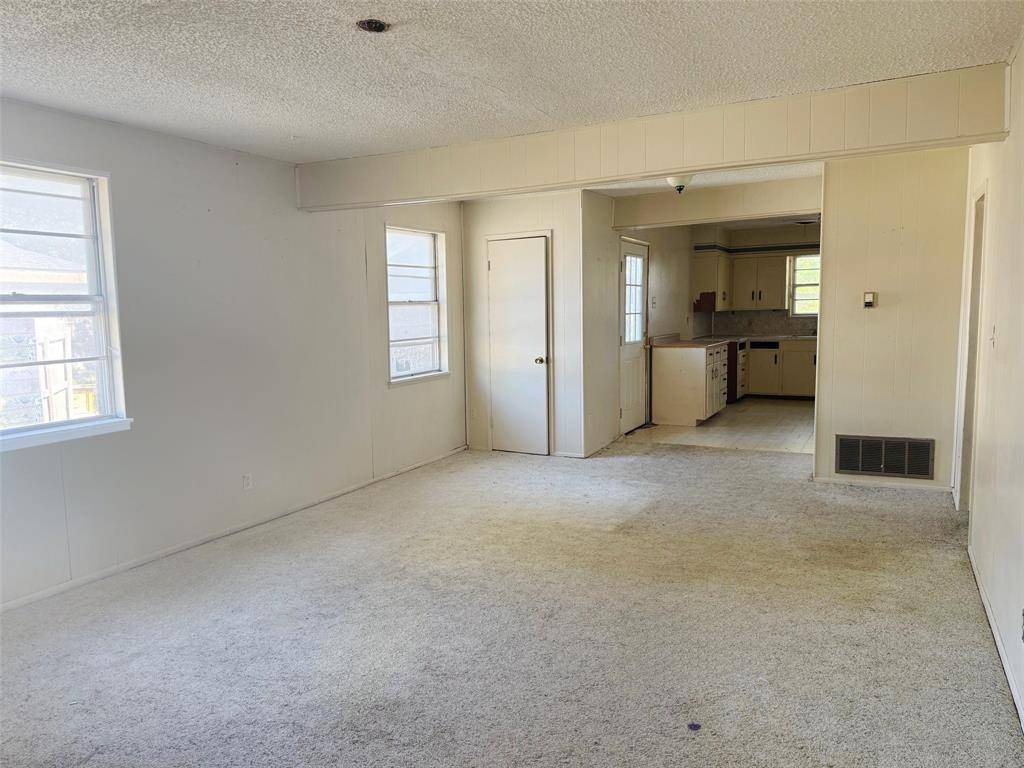 Clyde, TX 79510,102 S 2nd Street