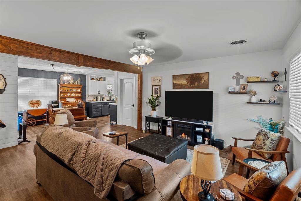 Cleburne, TX 76033,107 Woodard Avenue