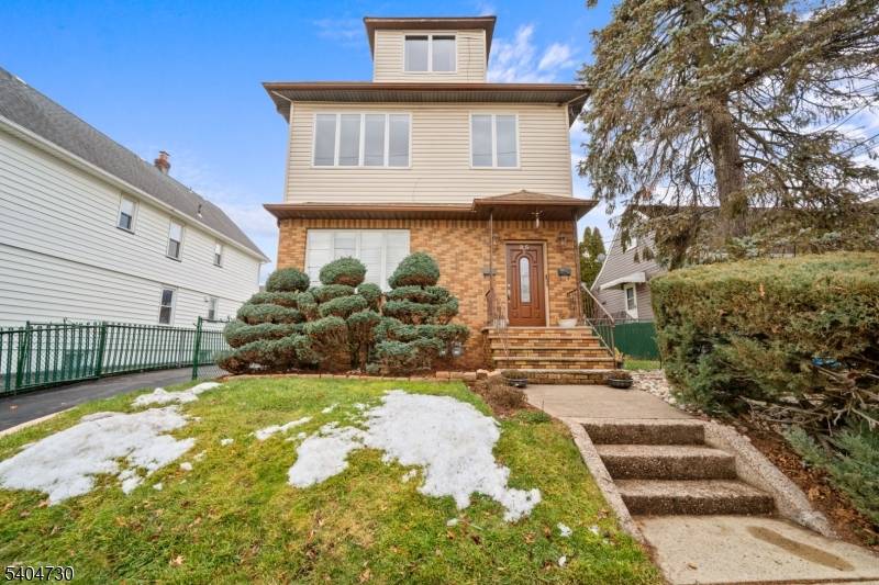 Clifton City, NJ 07012,35 Dawson Ave