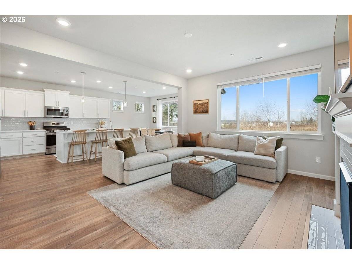 6439 N 87TH CT, Camas, WA 98607