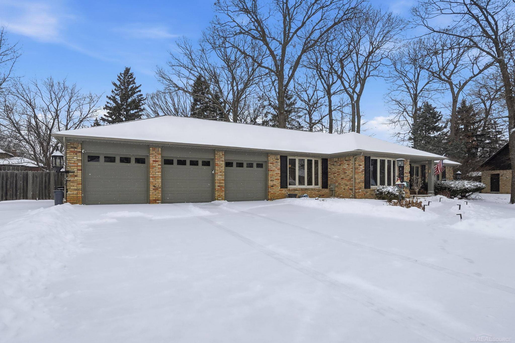 Grand Blanc, MI 48439,6325 Kings Pointe RD