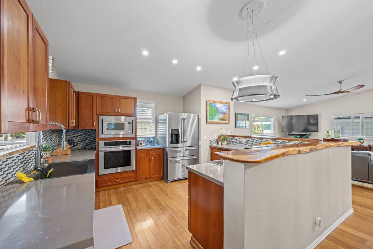 Kailua-kona, HI 96740,75-5826 NEKE PL