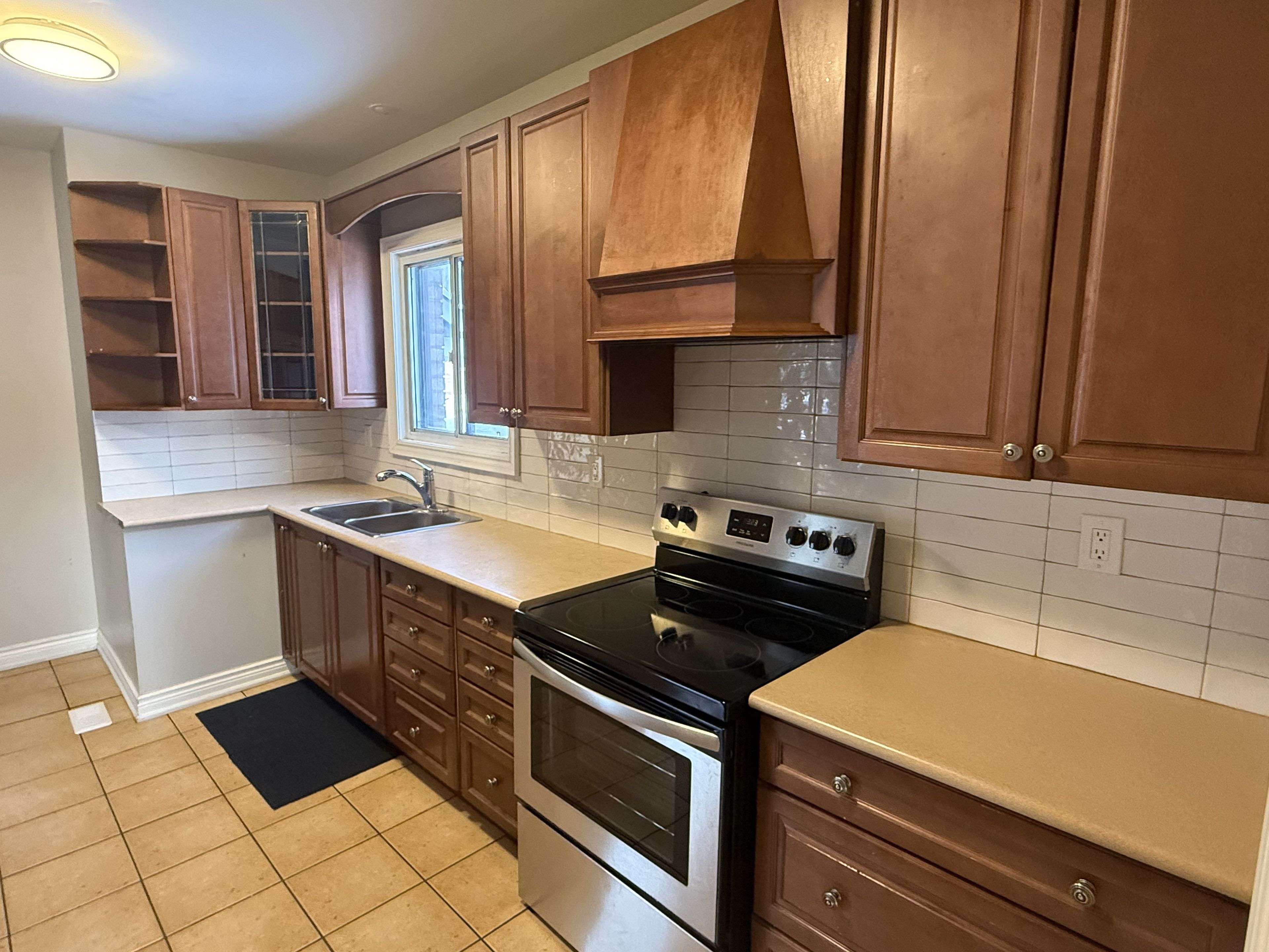 King, ON L7B 1L6,2984 King RD