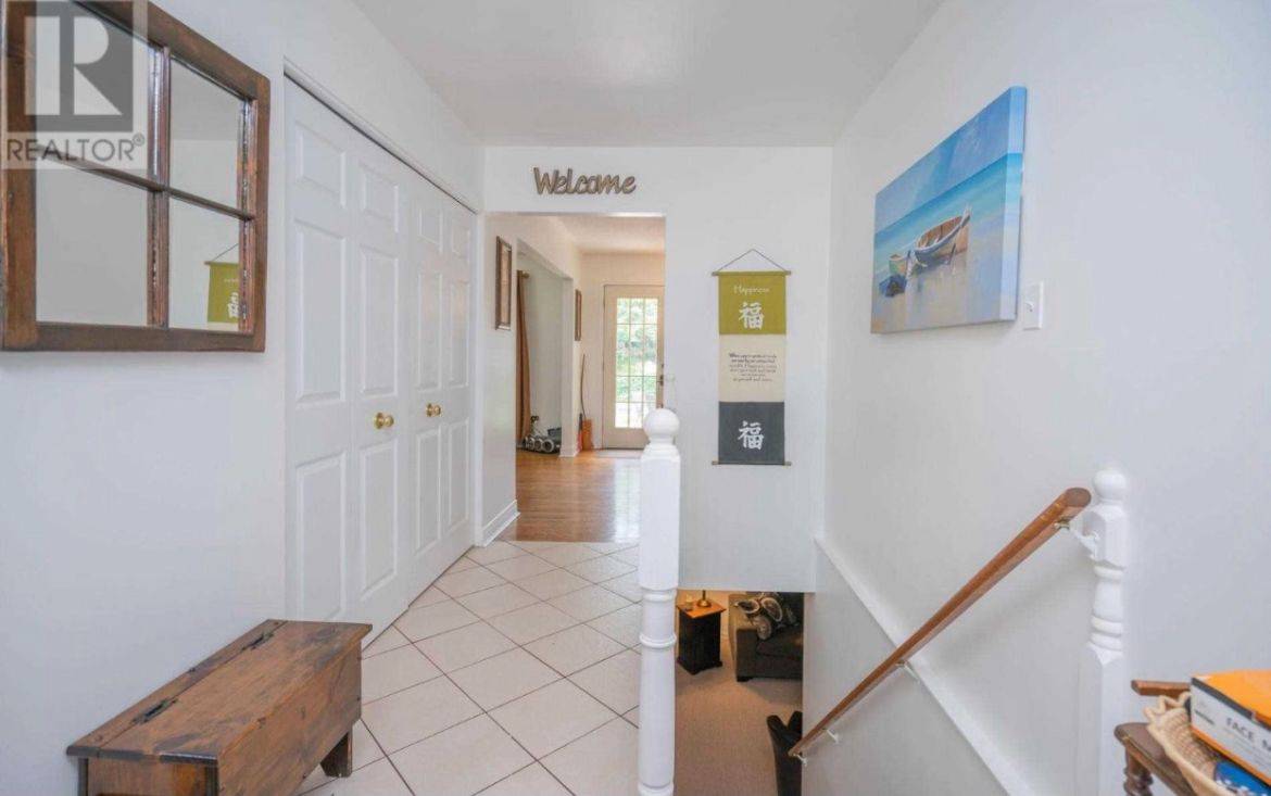 Barrie, ON L4N 3T7,13 Jane CRES