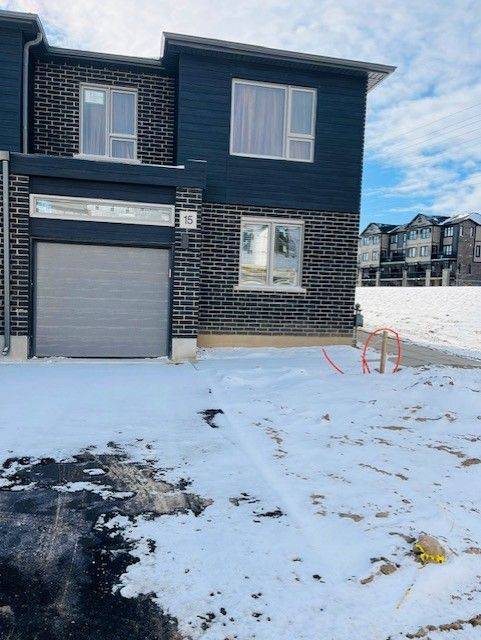 Kitchener, ON N2R 1R2,15 Roper PL