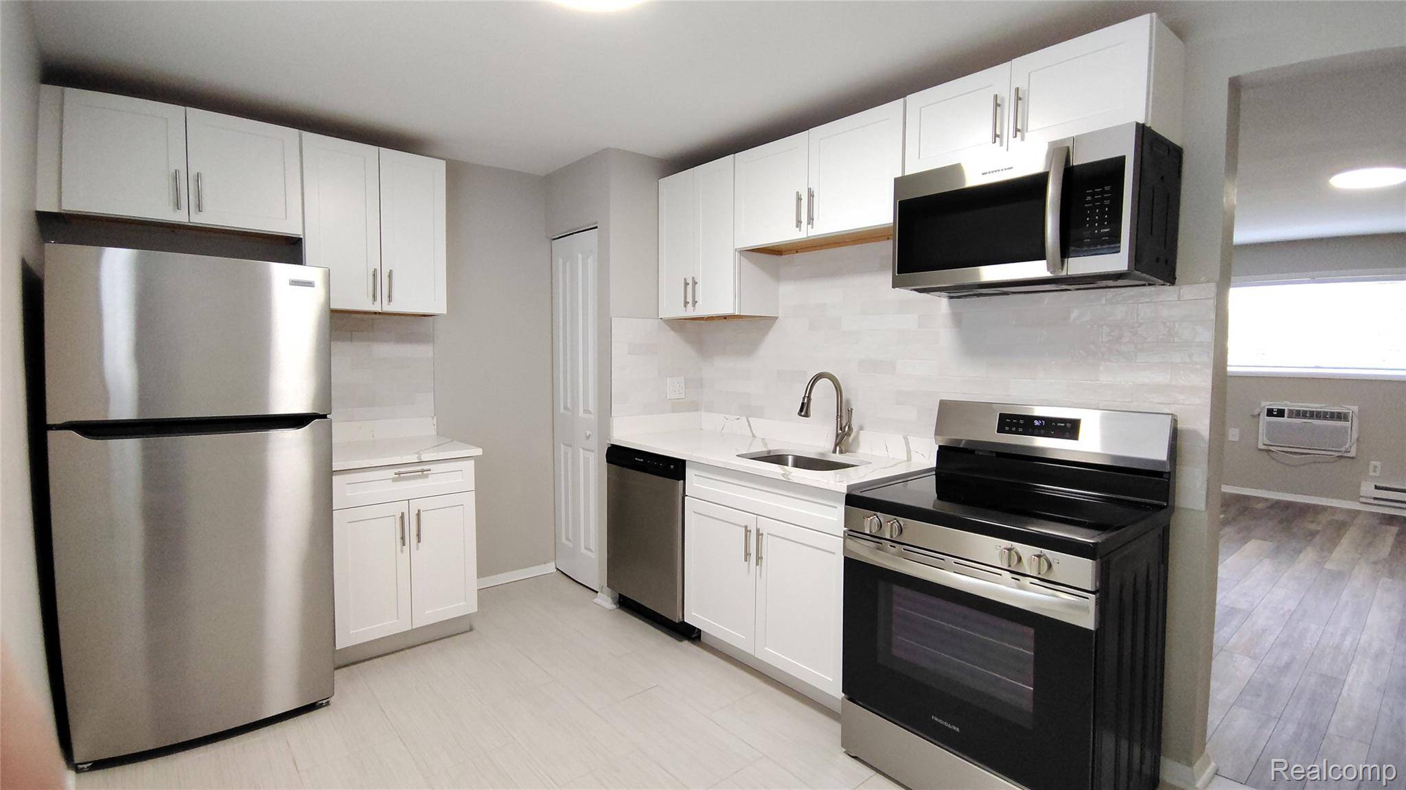 Hazel Park, MI 48030,1770 E Woodward Heights BLVD #B2